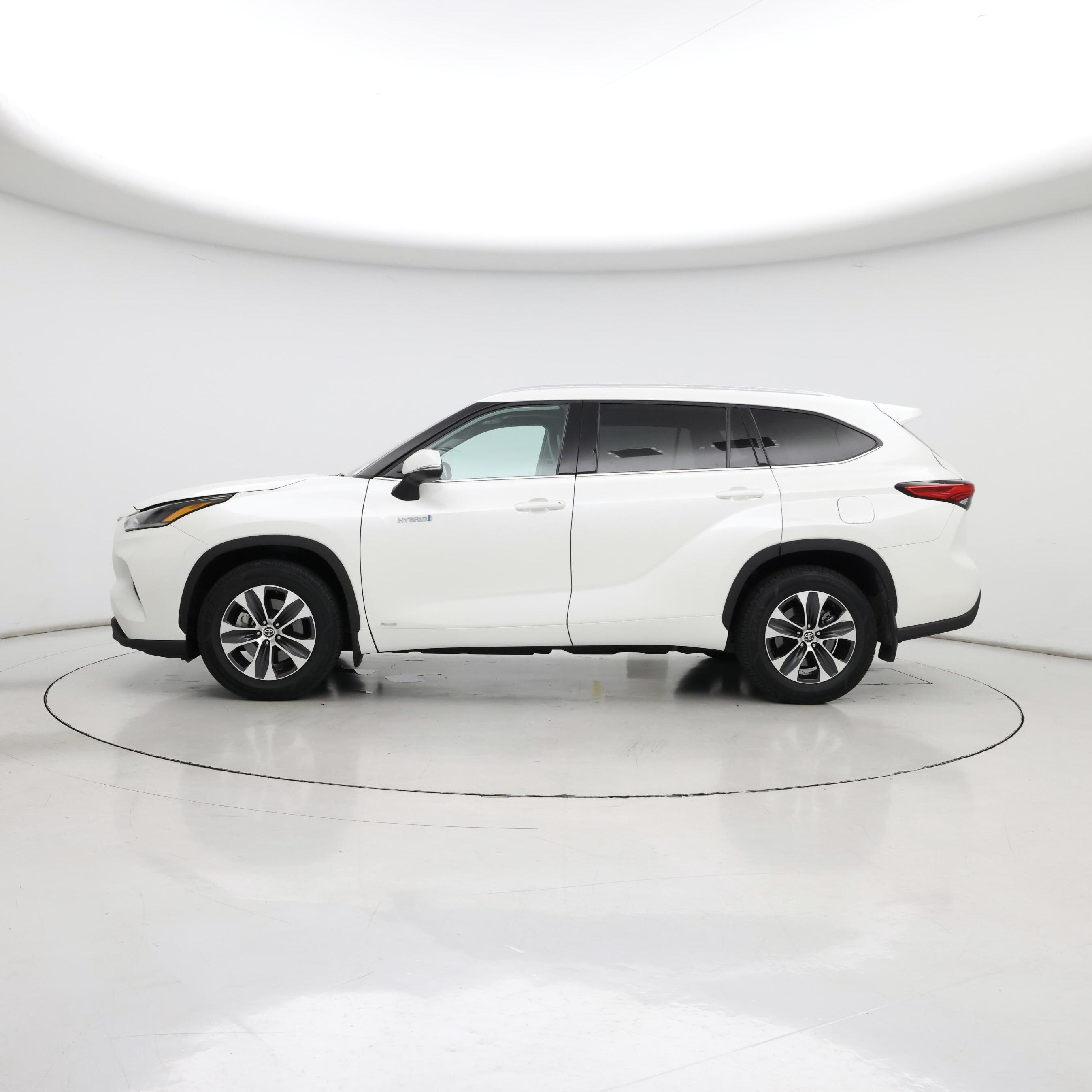 Thumbnail: 2021 Toyota Highlander - 3