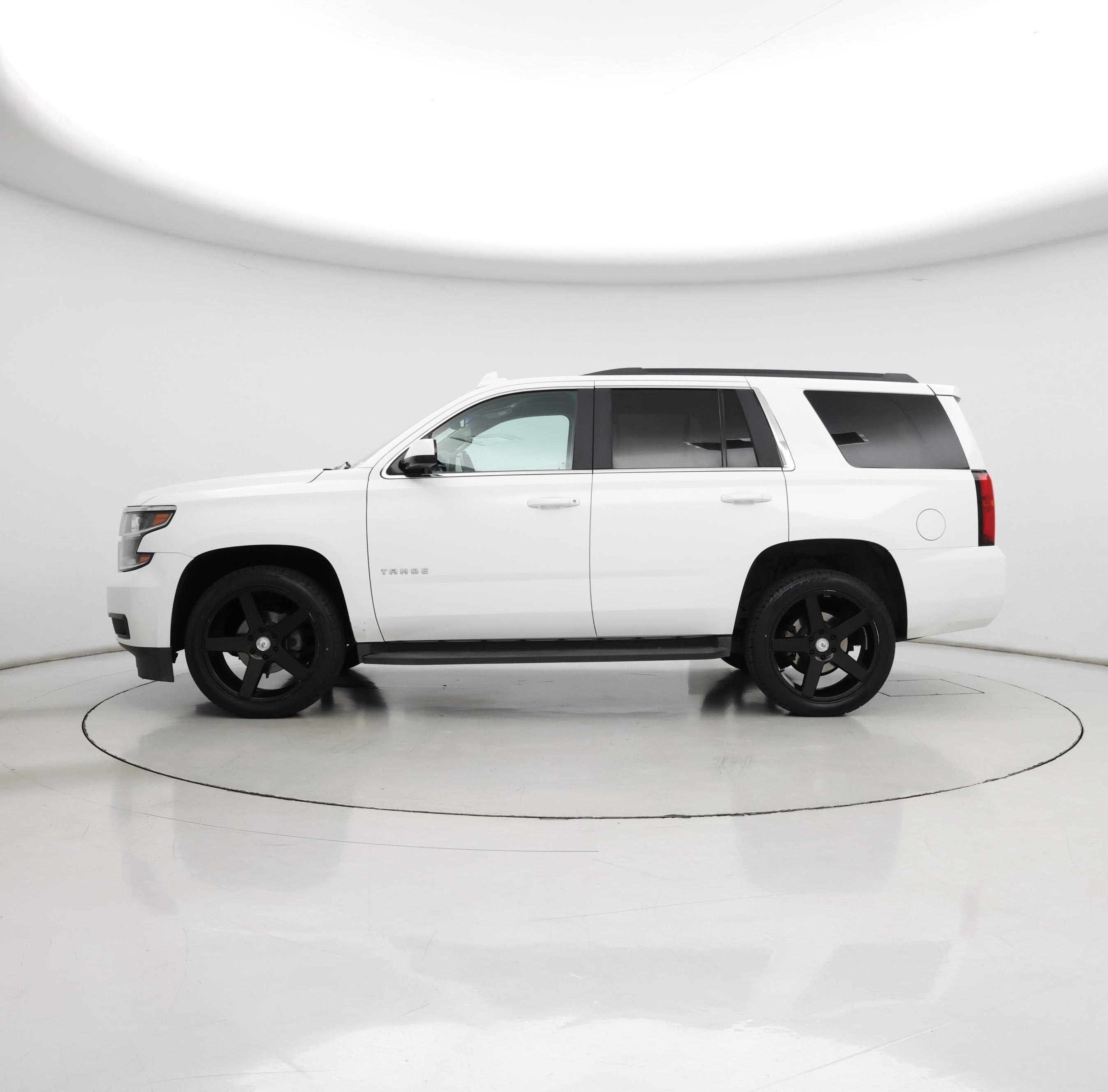 Thumbnail: 2018 Chevrolet Tahoe - 3