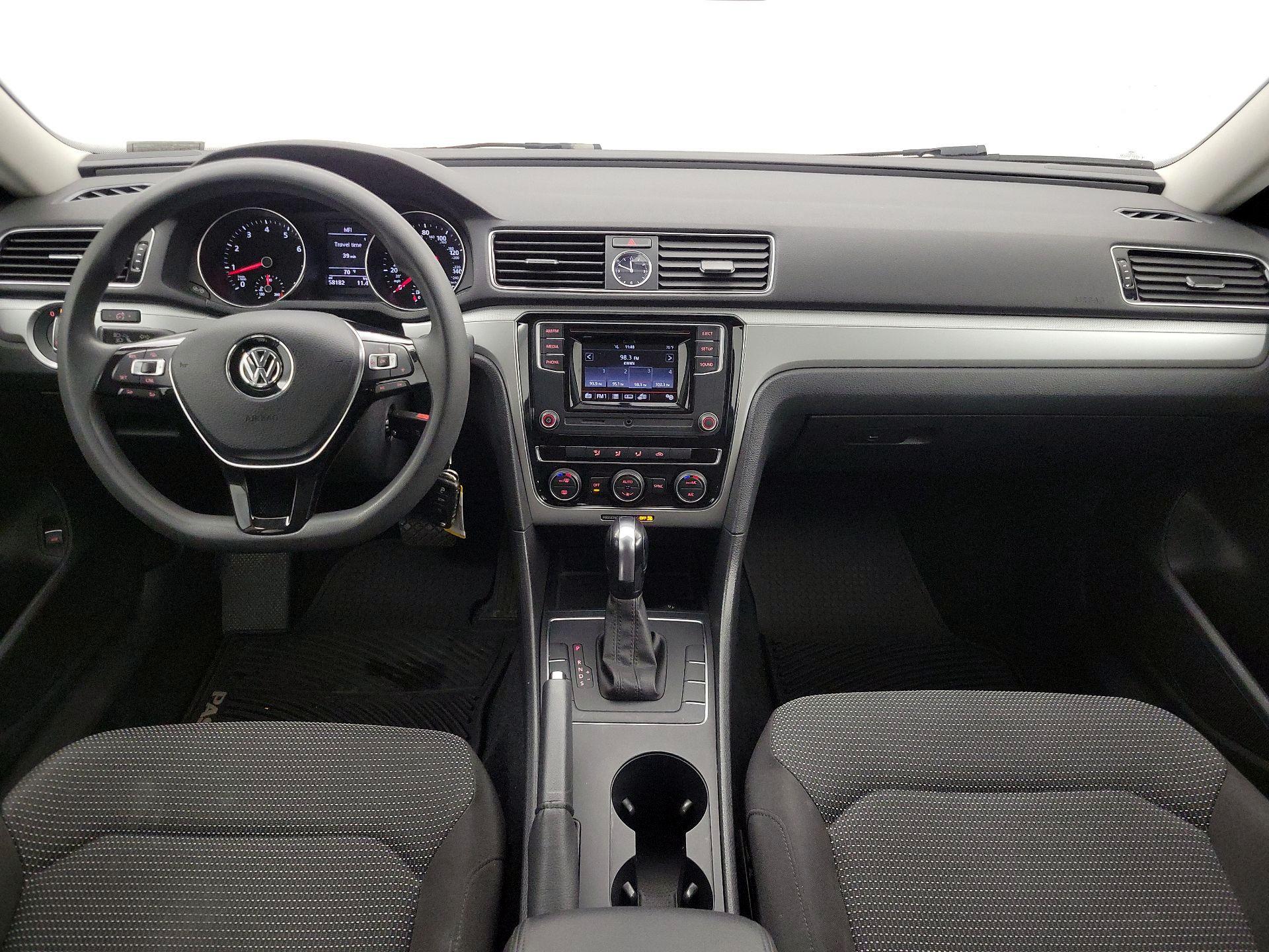 Thumbnail: 2016 Volkswagen Passat - 9