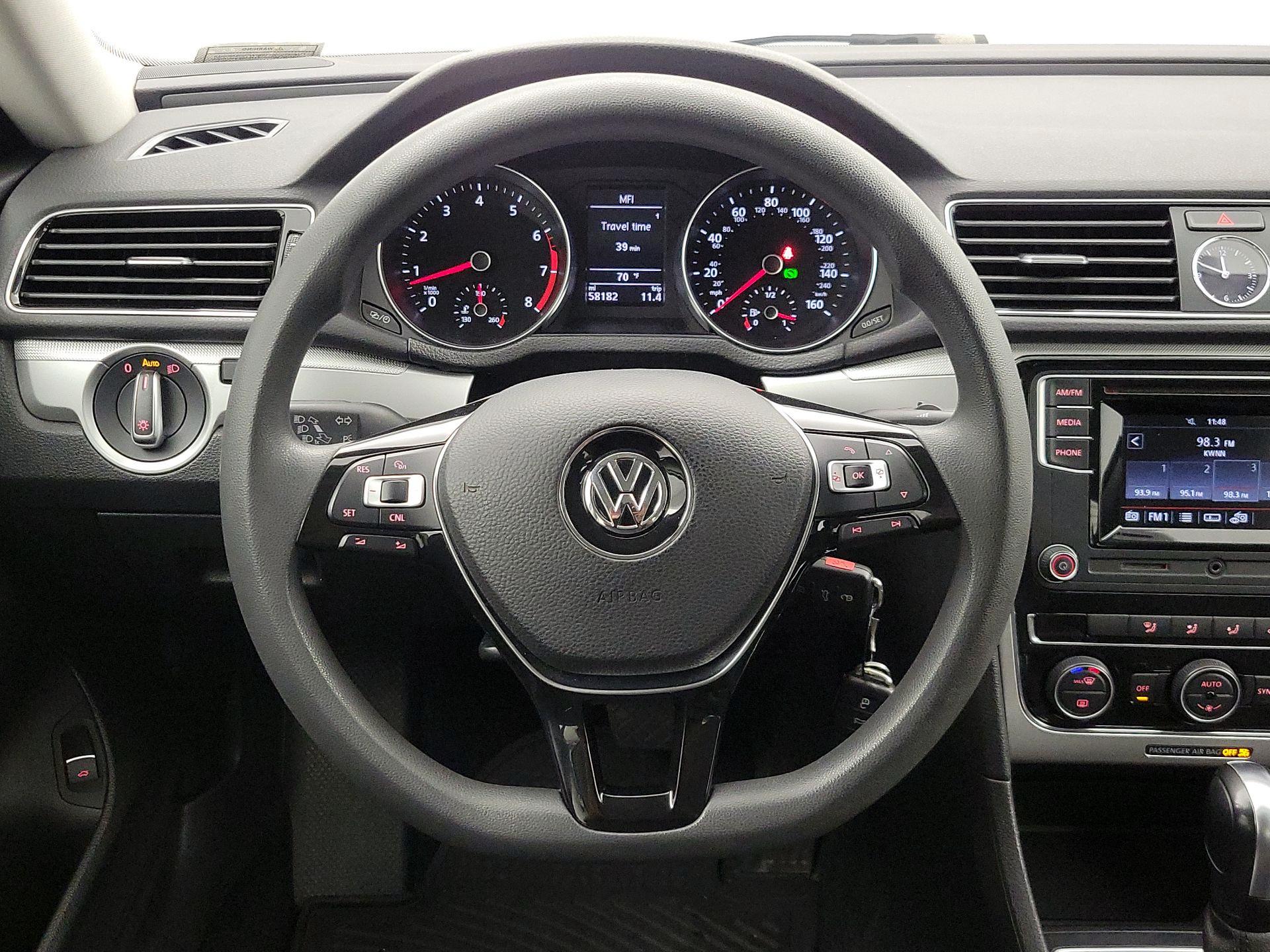 Thumbnail: 2016 Volkswagen Passat - 10