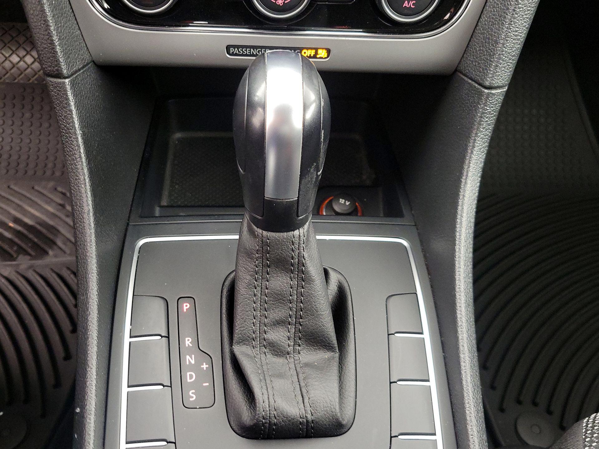Thumbnail: 2016 Volkswagen Passat - 17