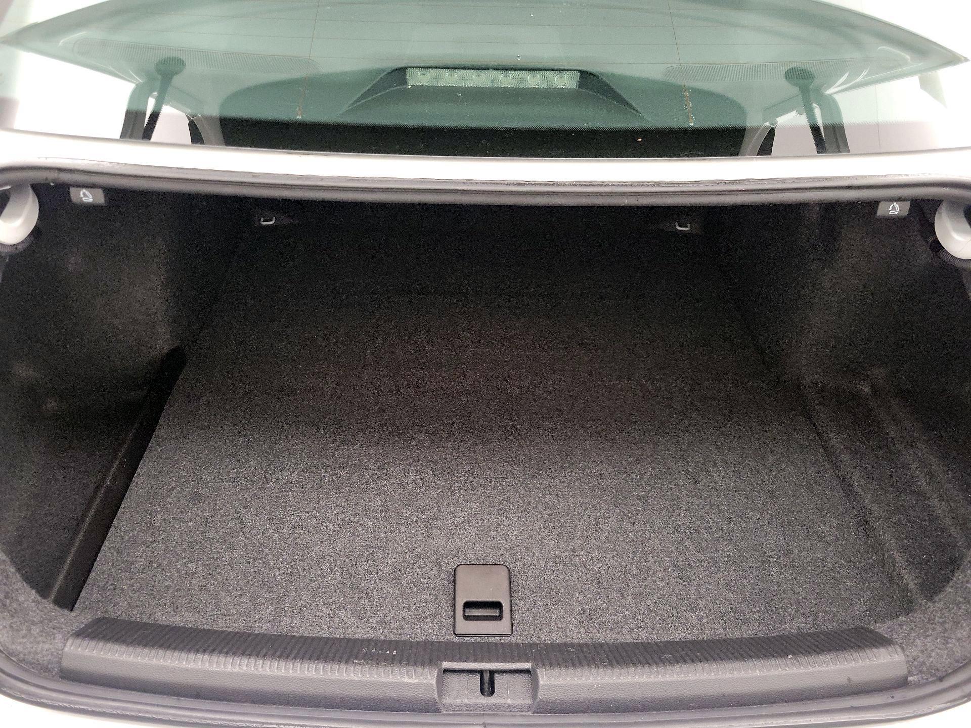 Thumbnail: 2016 Volkswagen Passat - 20