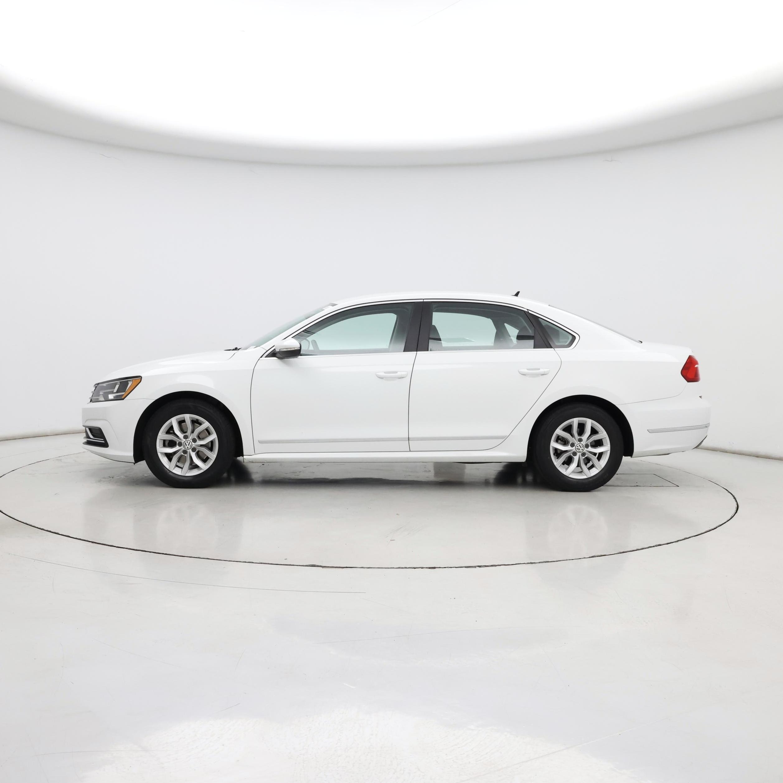 Thumbnail: 2016 Volkswagen Passat - 3