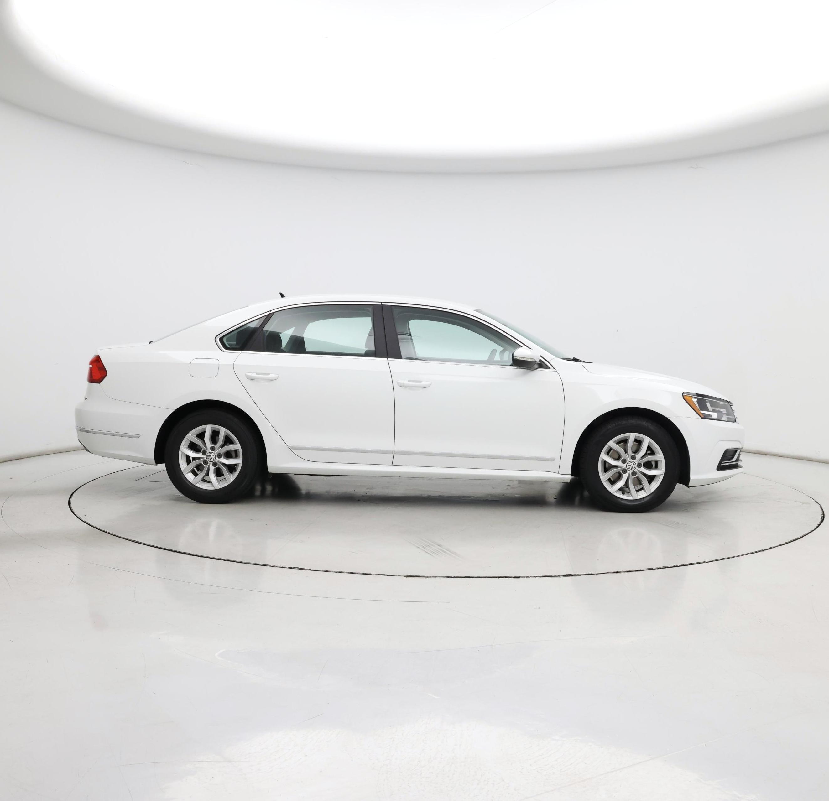 Thumbnail: 2016 Volkswagen Passat - 7