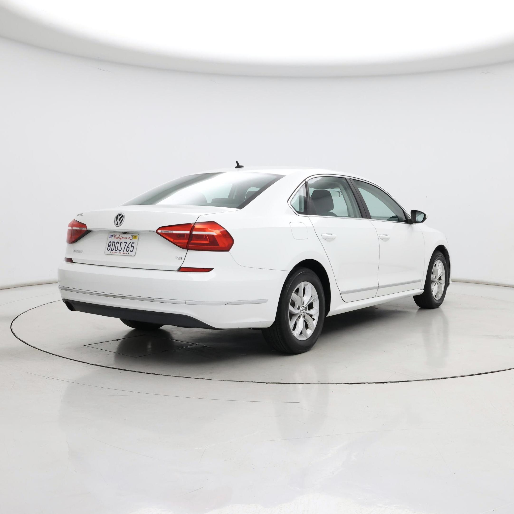 Thumbnail: 2016 Volkswagen Passat - 8