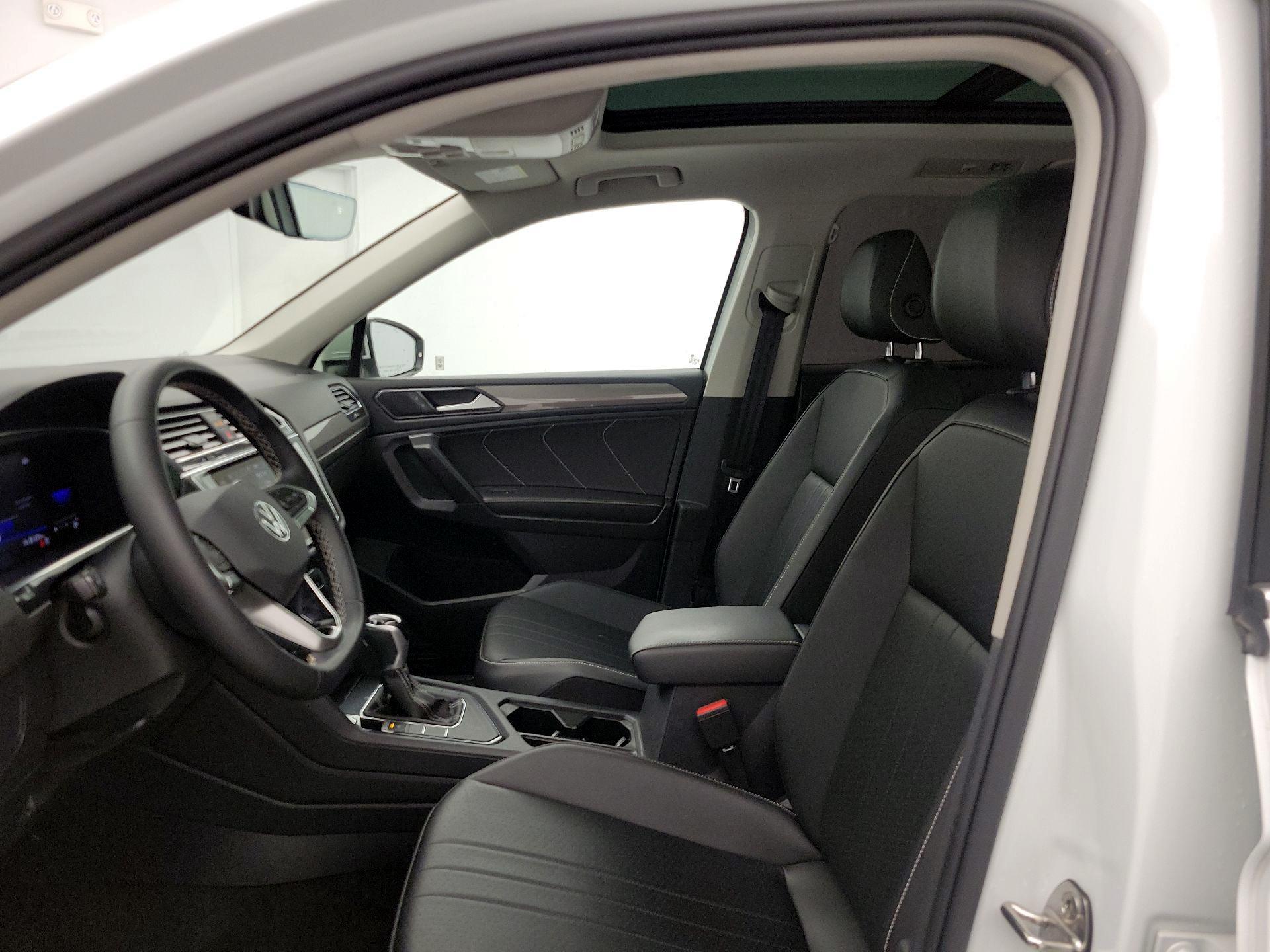 Thumbnail: 2022 Volkswagen Tiguan - 11