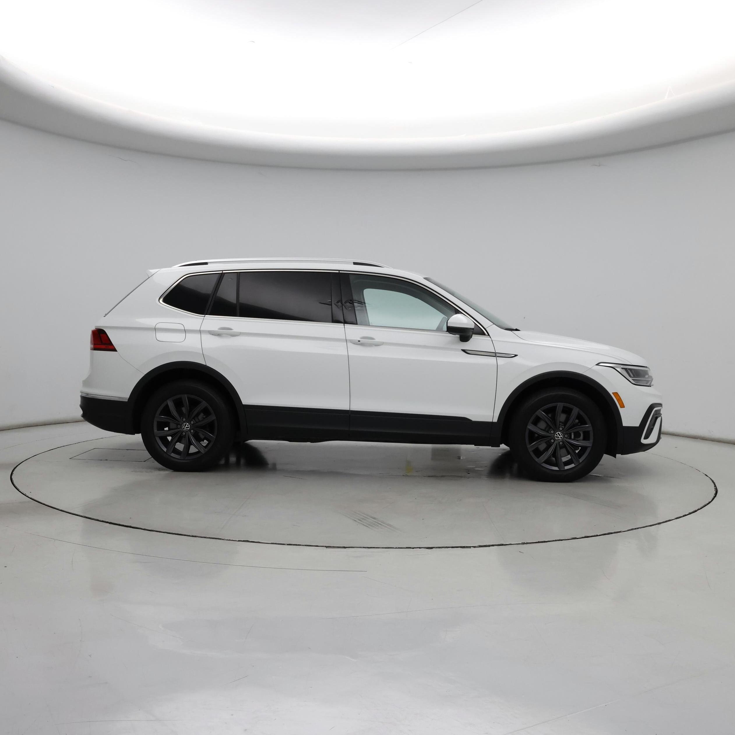 Thumbnail: 2022 Volkswagen Tiguan - 7