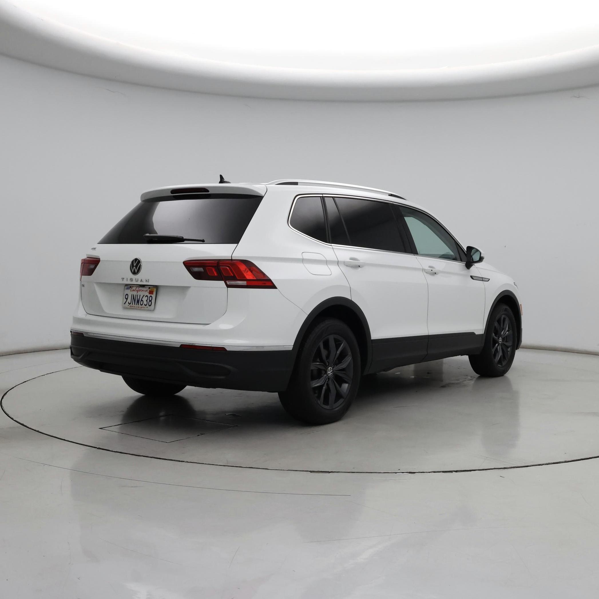 Thumbnail: 2022 Volkswagen Tiguan - 8