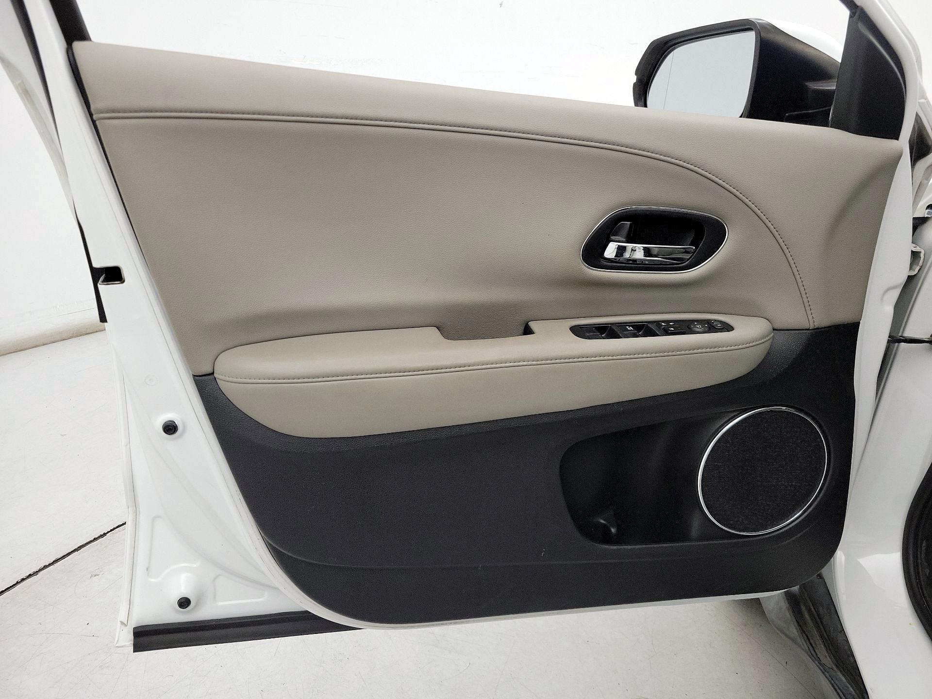 Thumbnail: 2016 Honda HR-V - 12