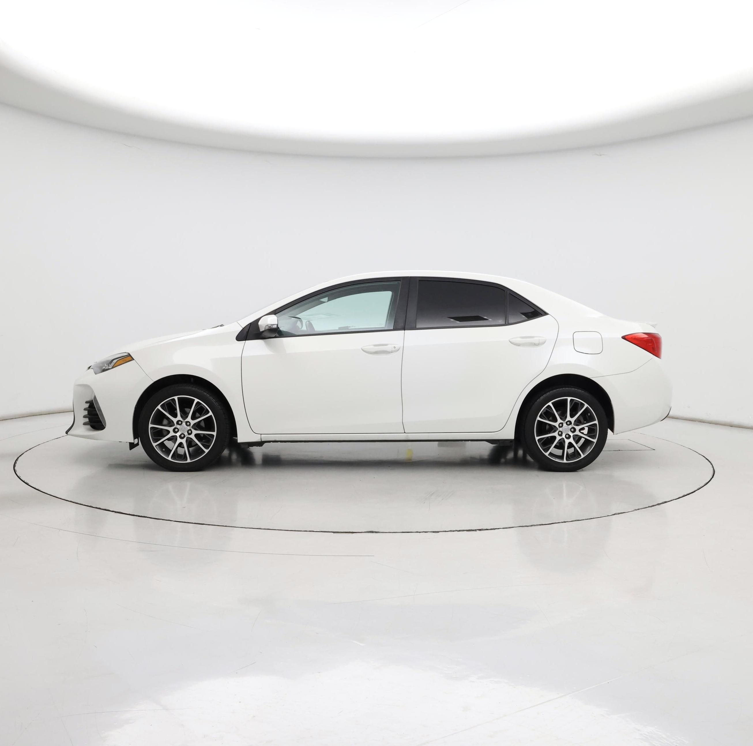 Thumbnail: 2017 Toyota Corolla - 3