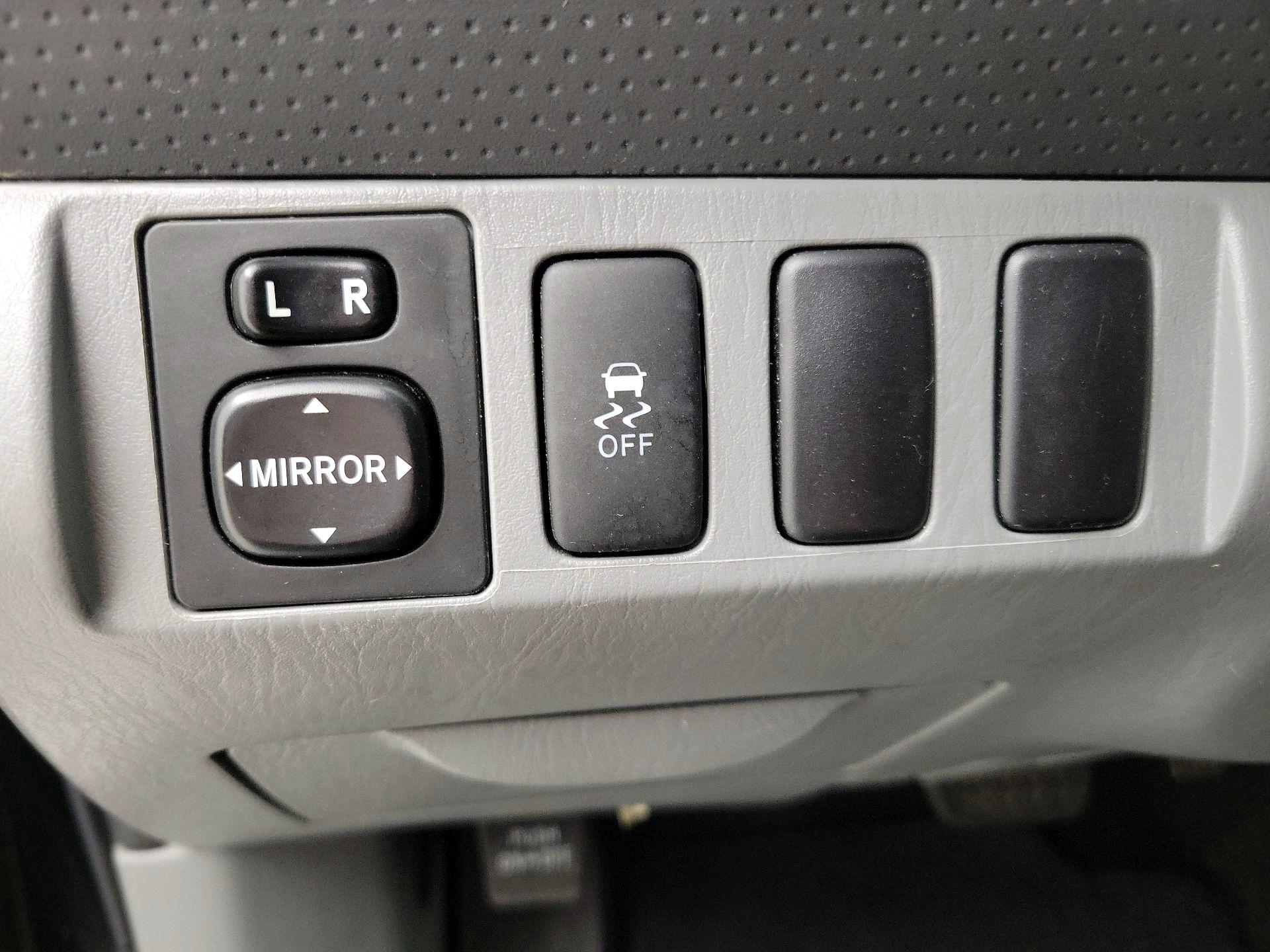 Thumbnail: 2015 Toyota Tacoma - 13