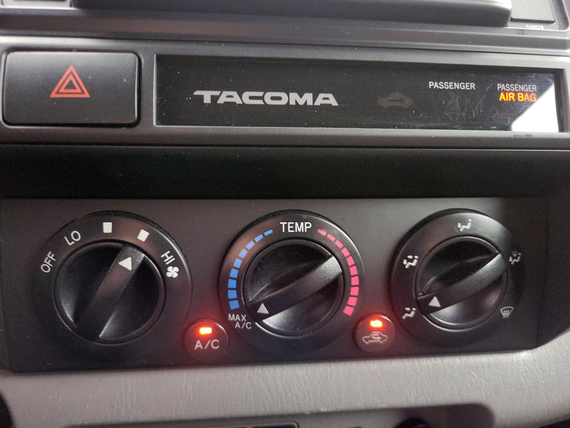 Thumbnail: 2015 Toyota Tacoma - 15