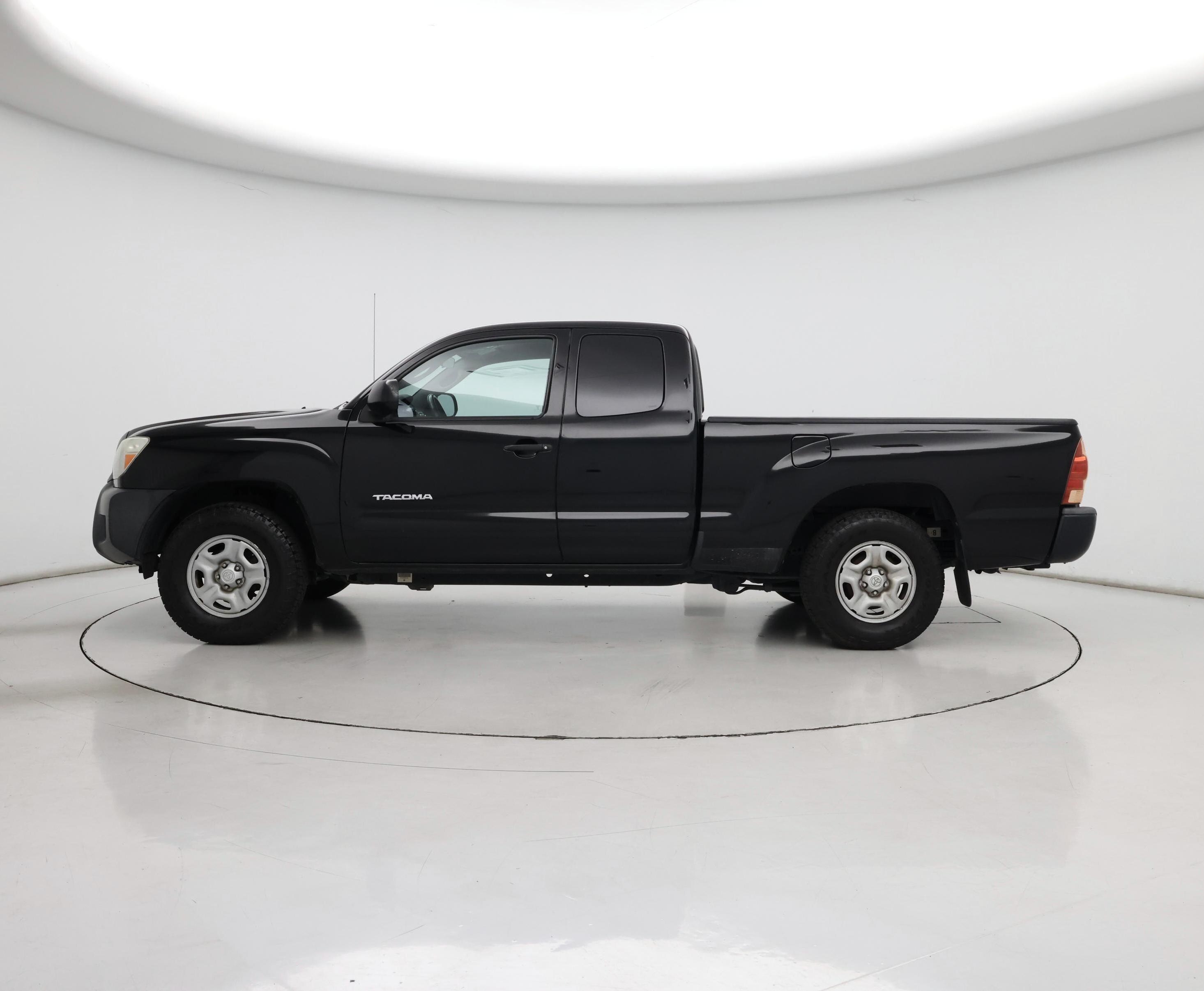 Thumbnail: 2015 Toyota Tacoma - 3