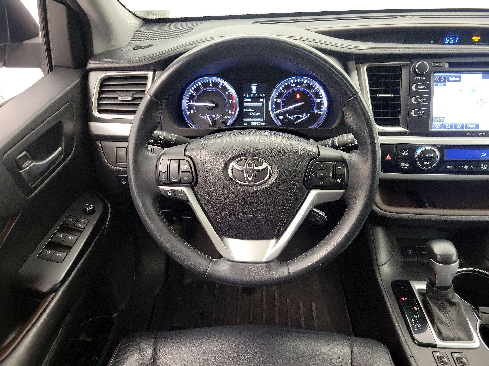 Thumbnail: 2016 Toyota Highlander - 10