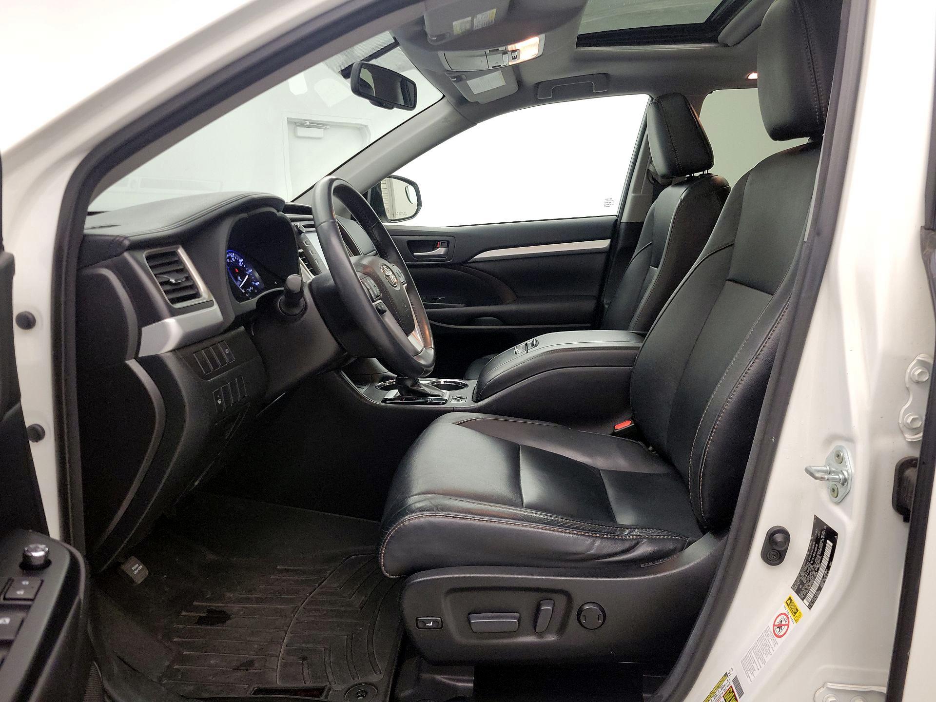 Thumbnail: 2016 Toyota Highlander - 11