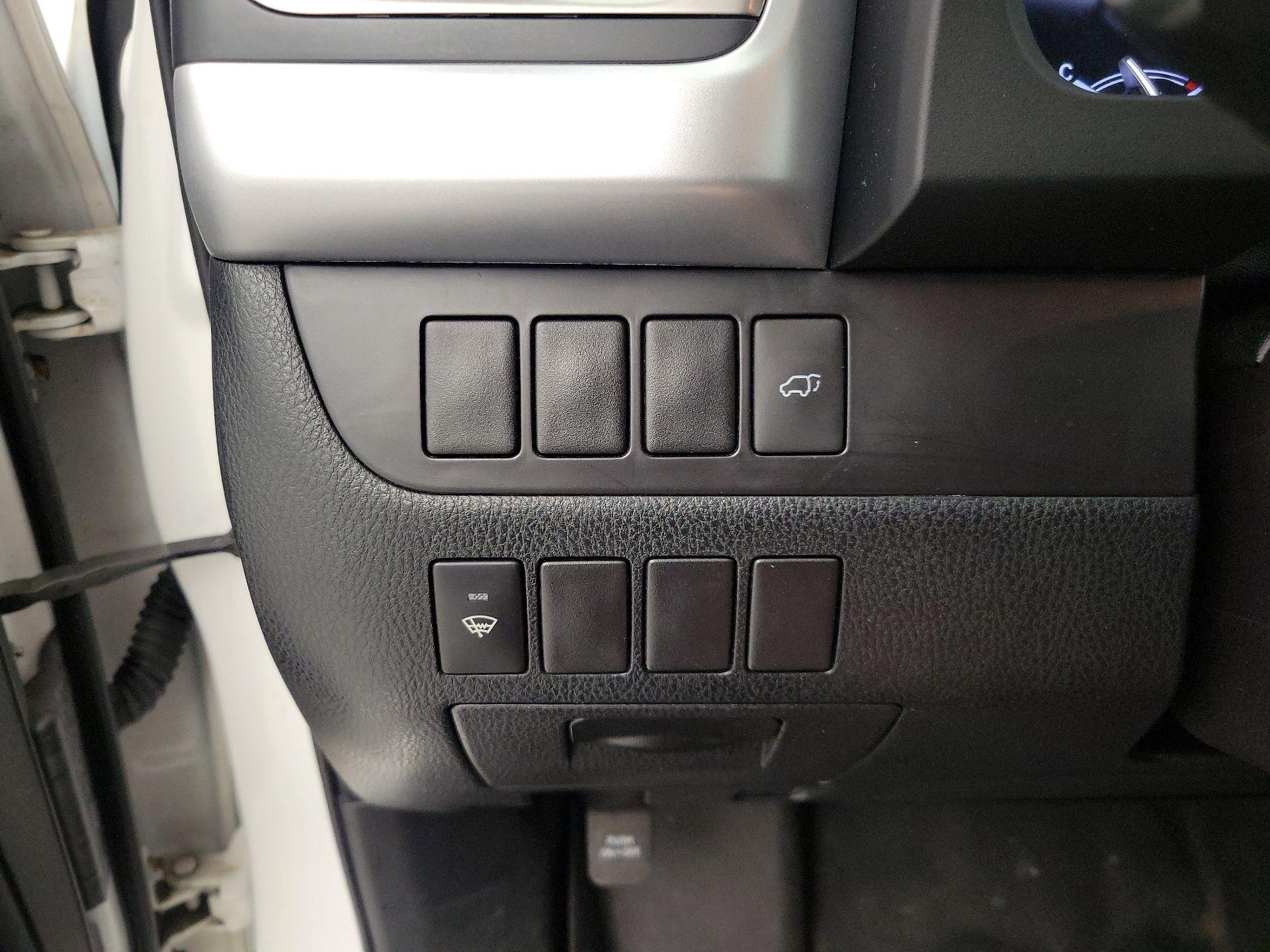 Thumbnail: 2016 Toyota Highlander - 13