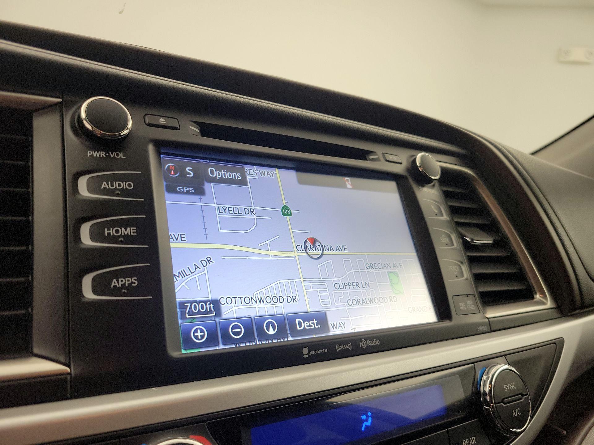 Thumbnail: 2016 Toyota Highlander - 14