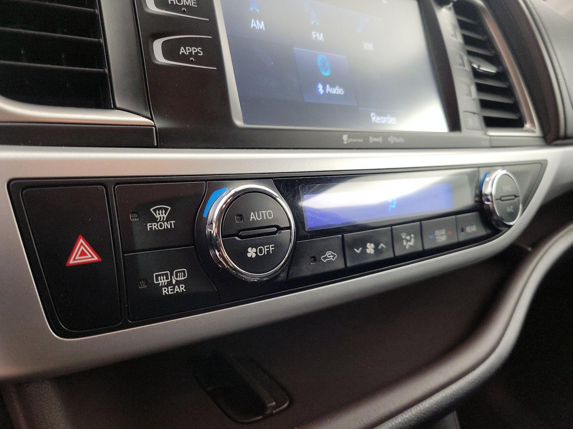 Thumbnail: 2016 Toyota Highlander - 17