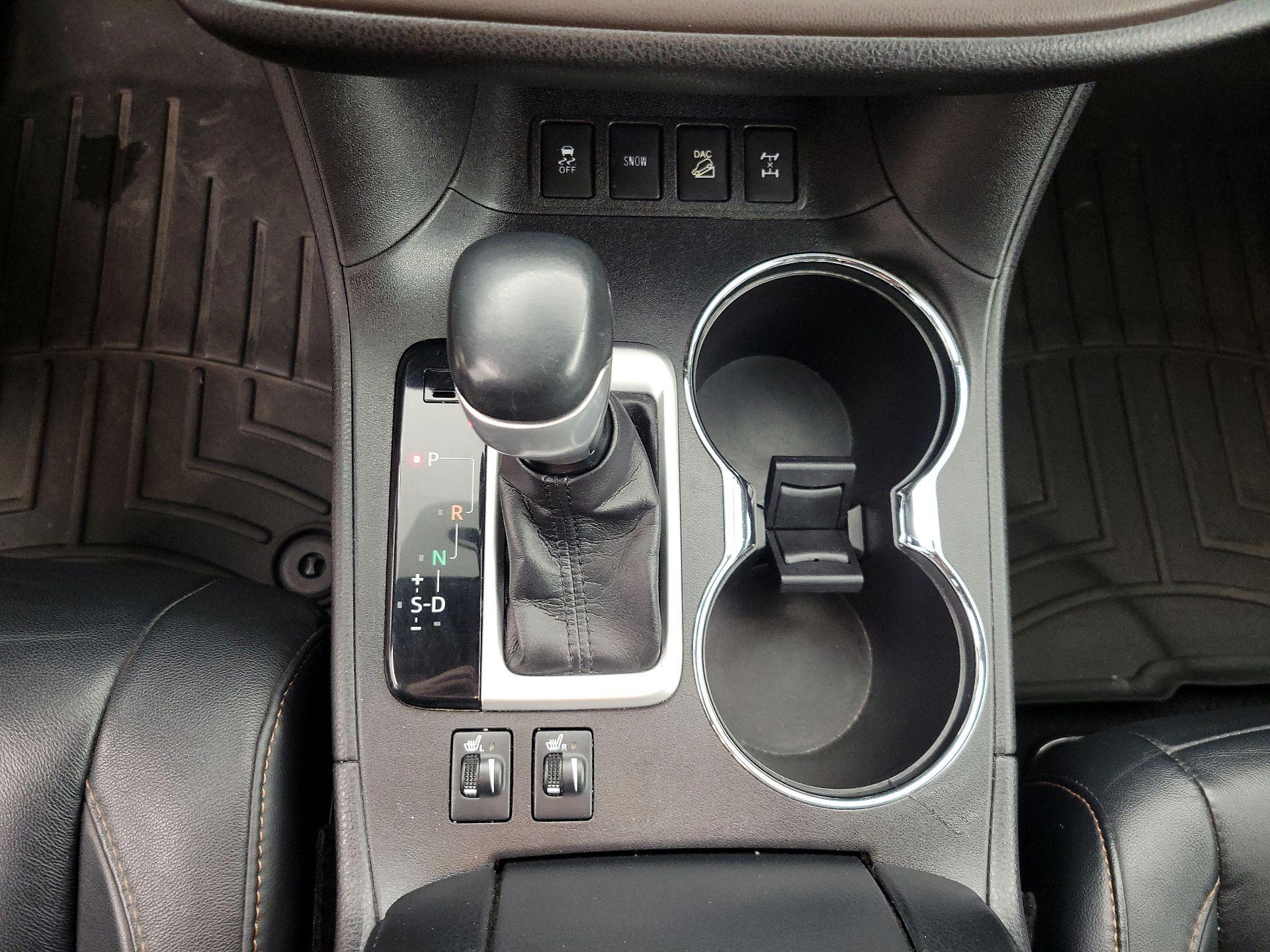 Thumbnail: 2016 Toyota Highlander - 18