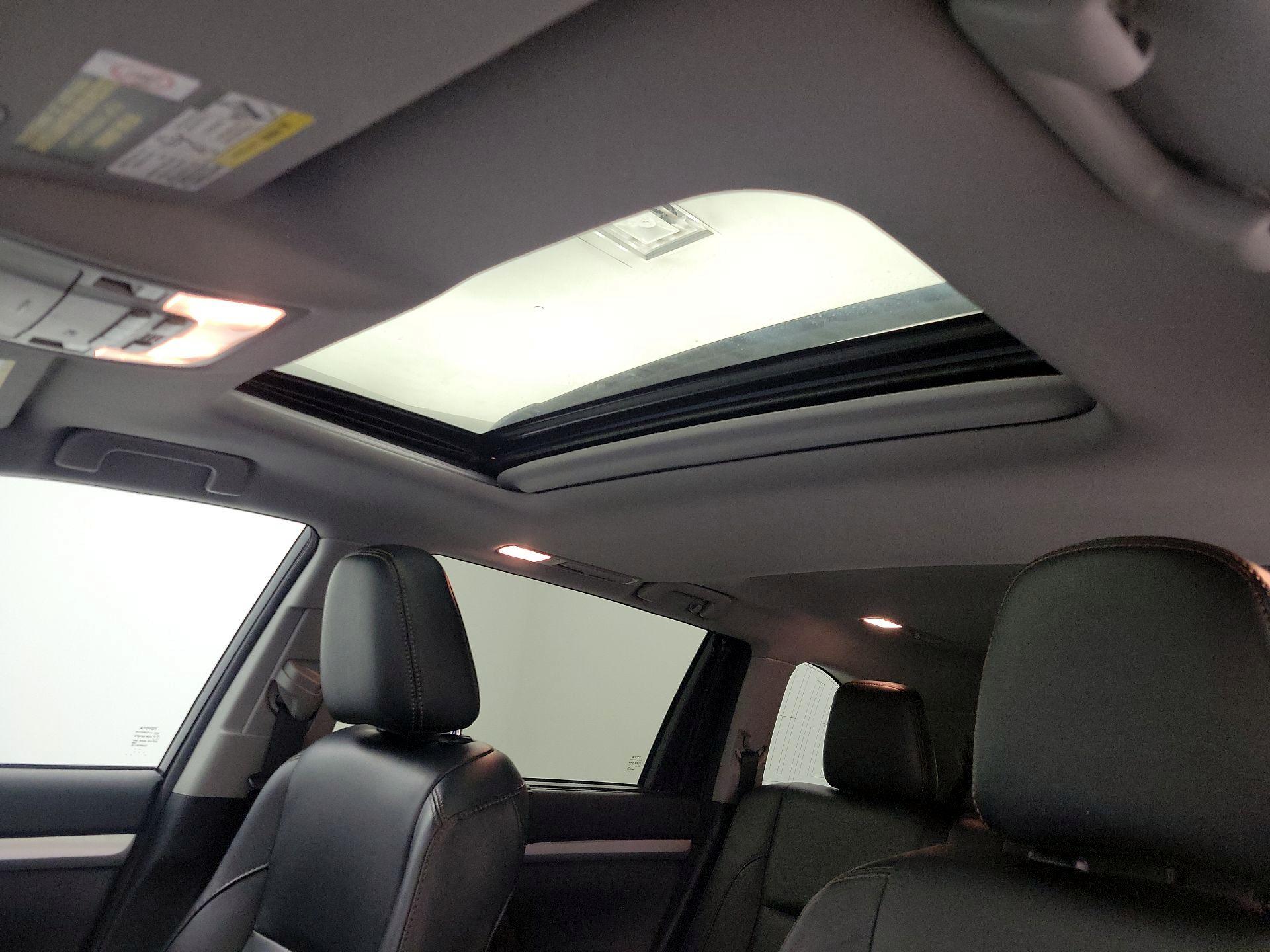 Thumbnail: 2016 Toyota Highlander - 20