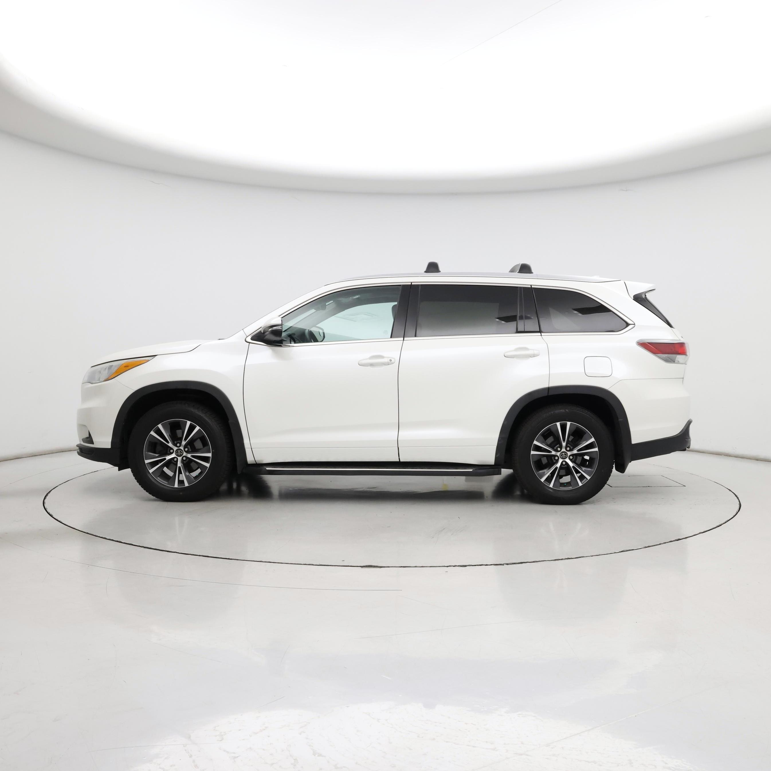 Thumbnail: 2016 Toyota Highlander - 3