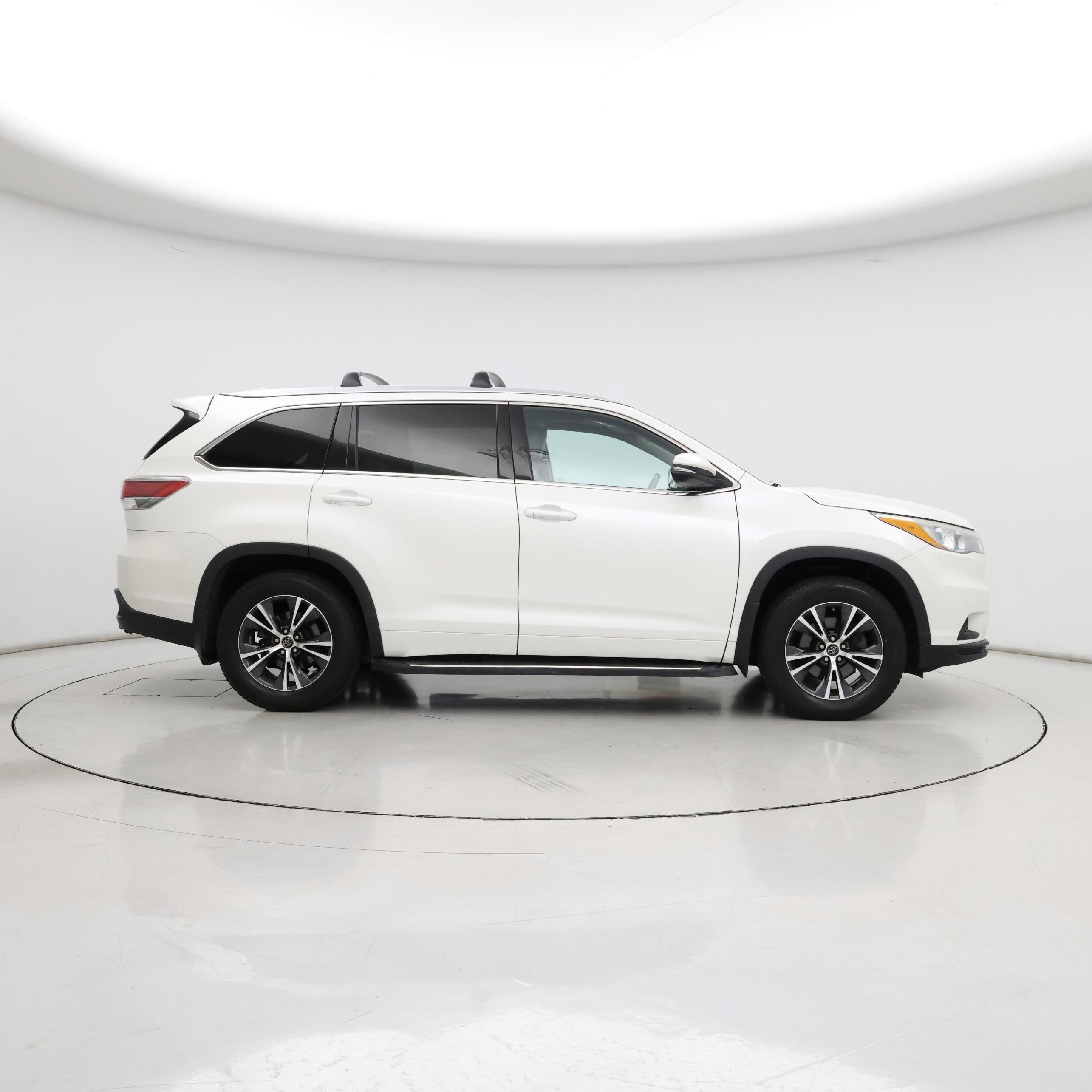 Thumbnail: 2016 Toyota Highlander - 7