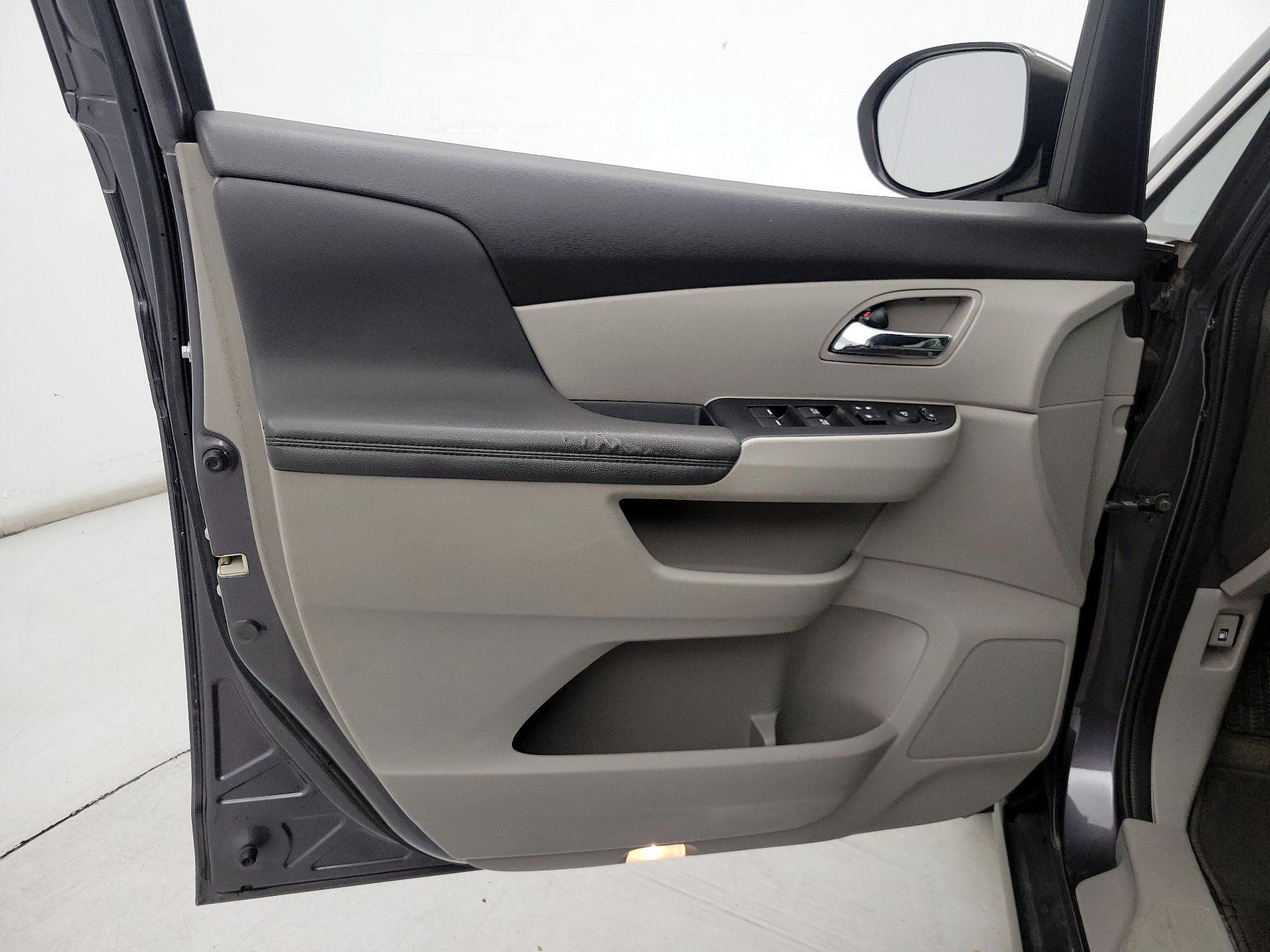 Thumbnail: 2015 Honda Odyssey - 12
