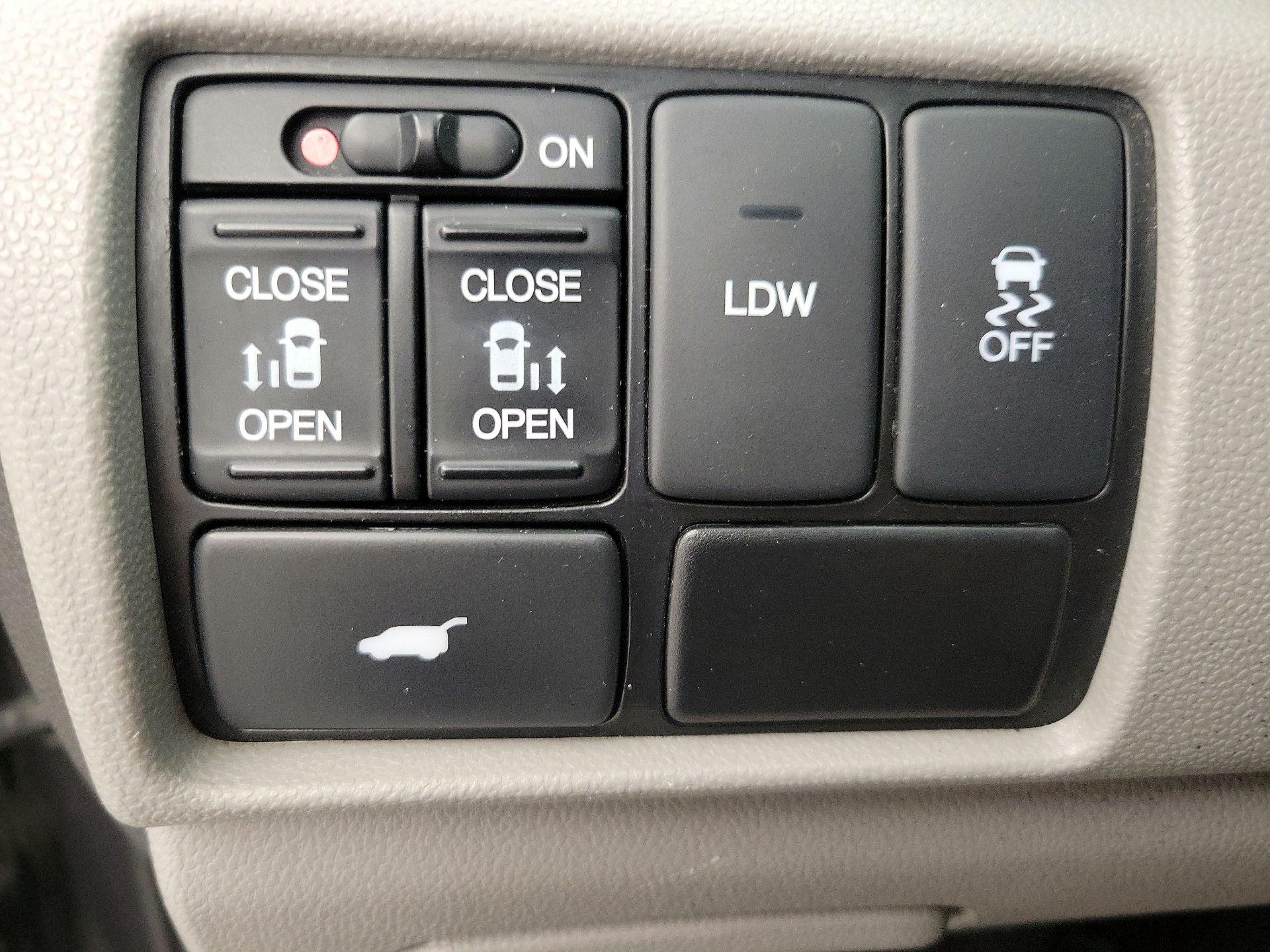 Thumbnail: 2015 Honda Odyssey - 13