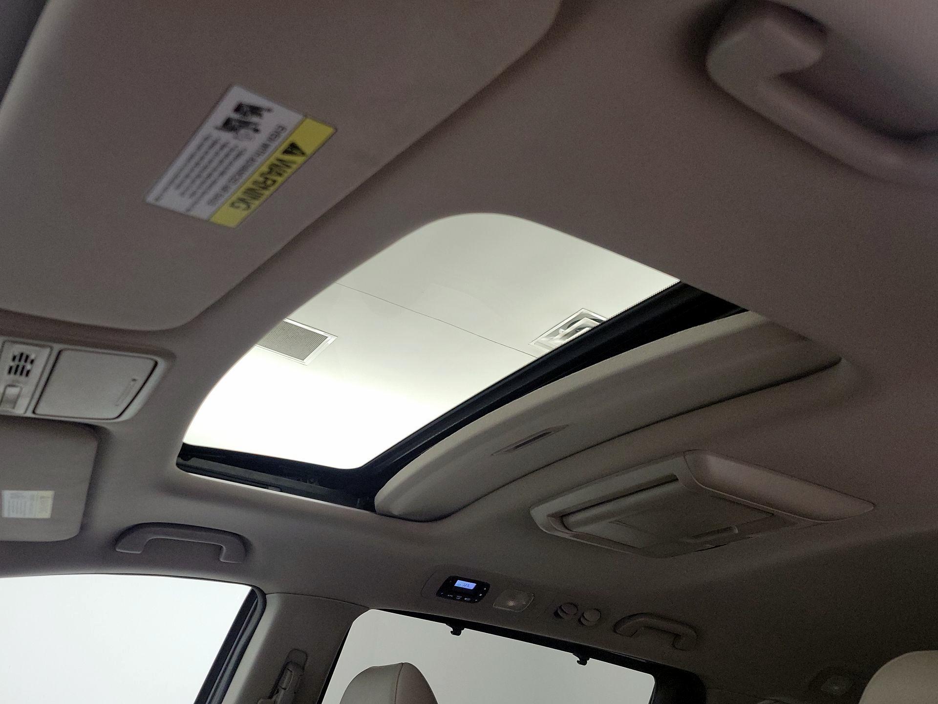 Thumbnail: 2015 Honda Odyssey - 19