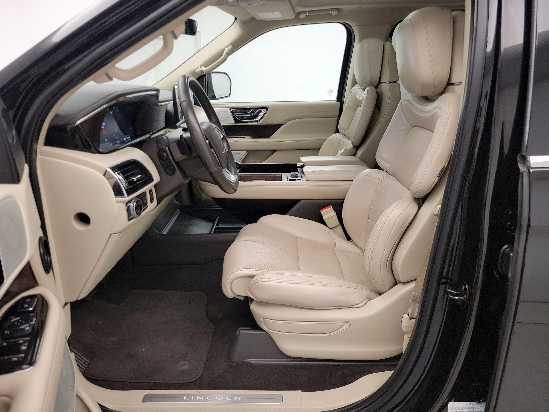 Thumbnail: 2021 Lincoln Navigator - 11
