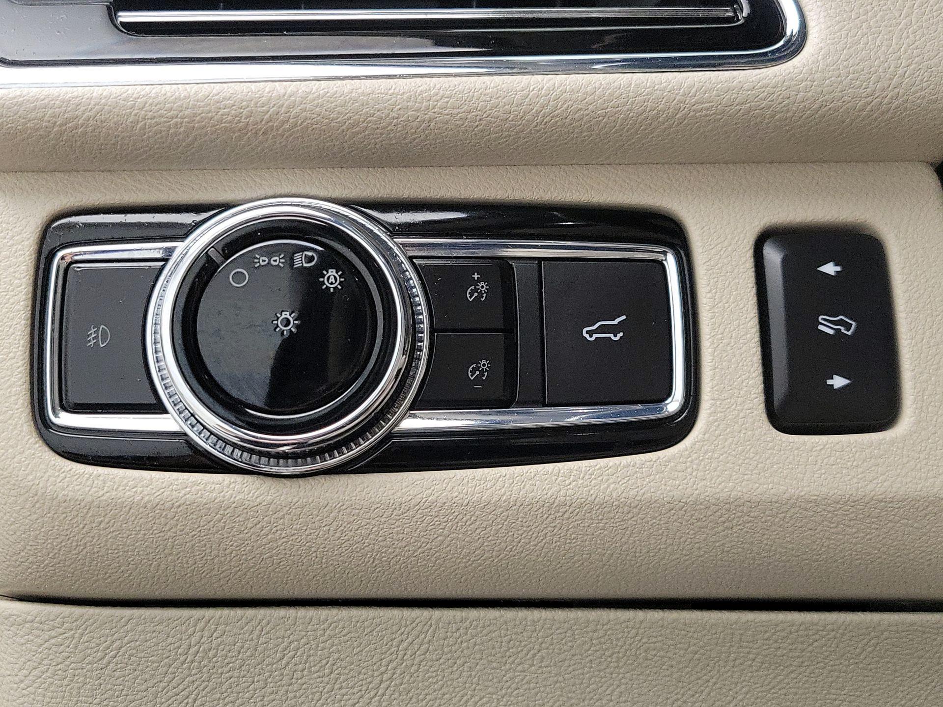 Thumbnail: 2021 Lincoln Navigator - 13