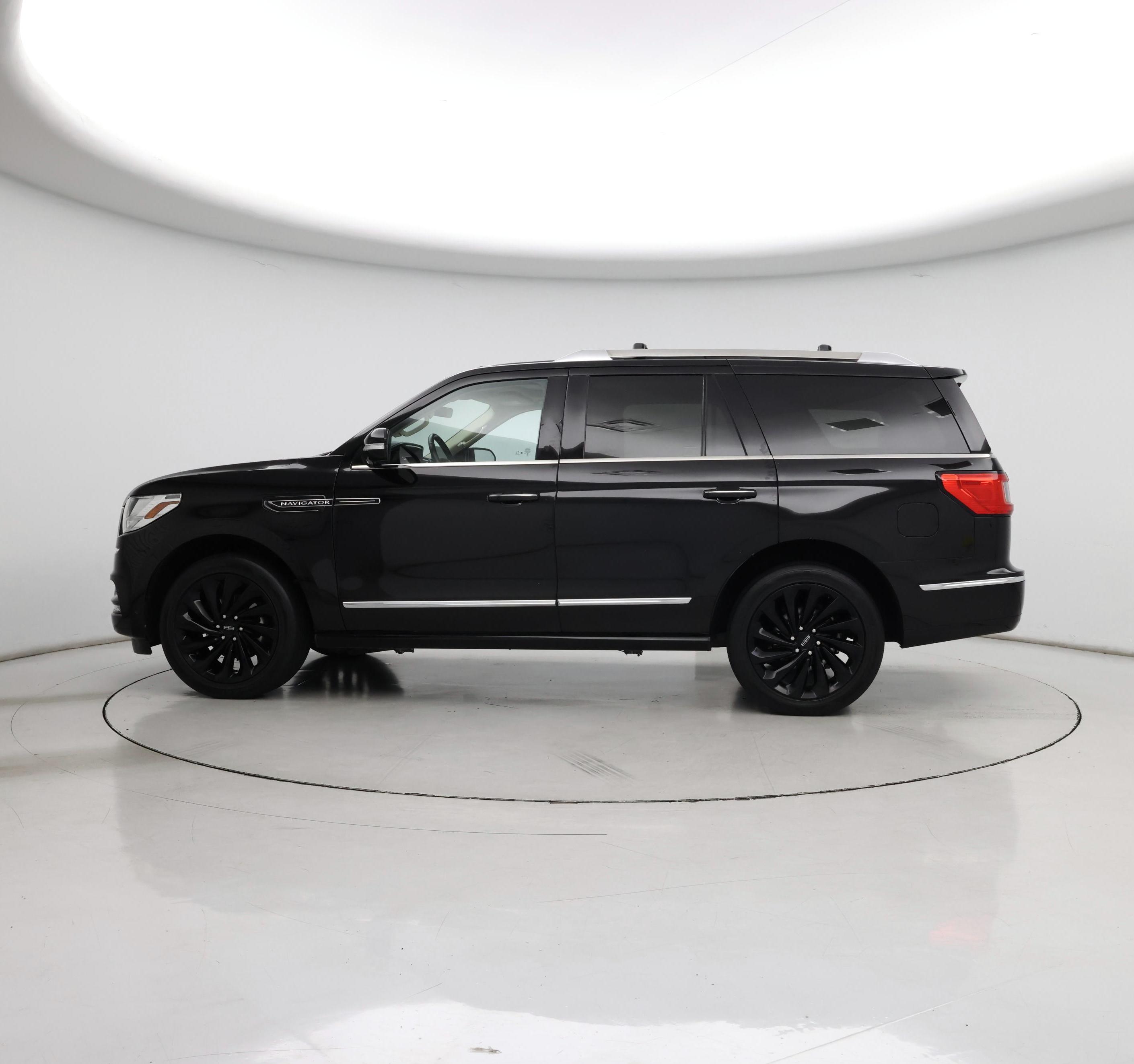 Thumbnail: 2021 Lincoln Navigator - 3