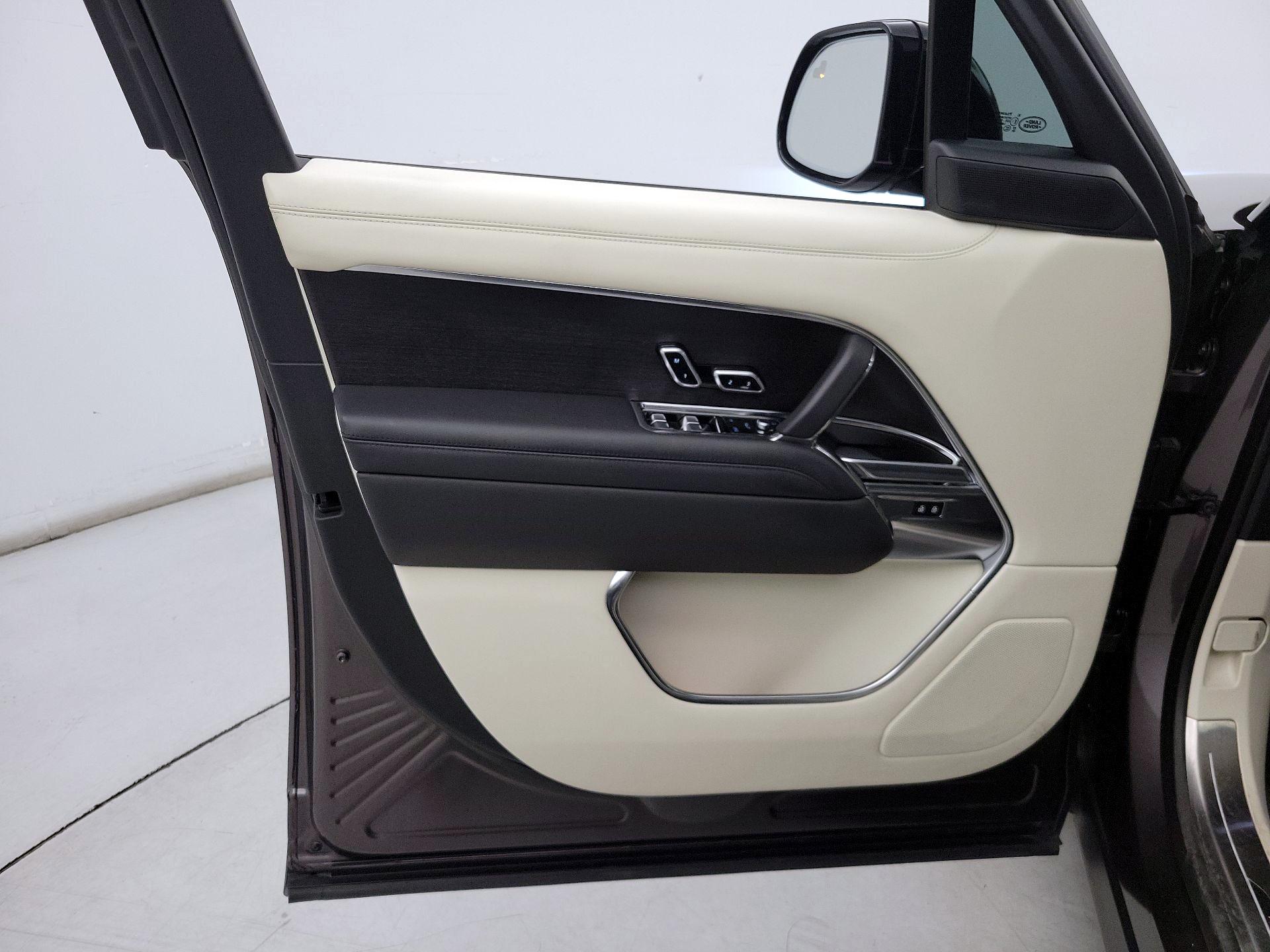 Thumbnail: 2022 Land Rover Range Rover - 12