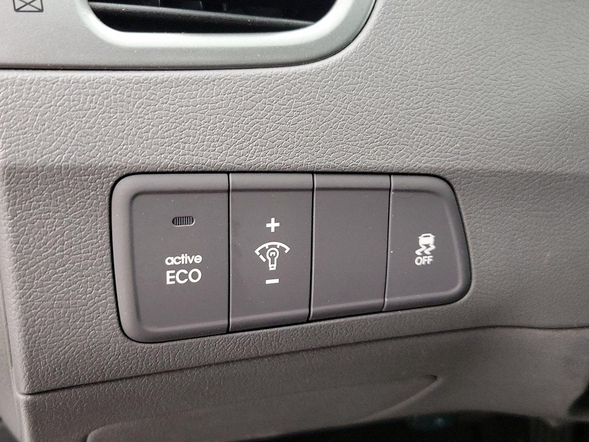 Thumbnail: 2013 Hyundai Elantra - 13
