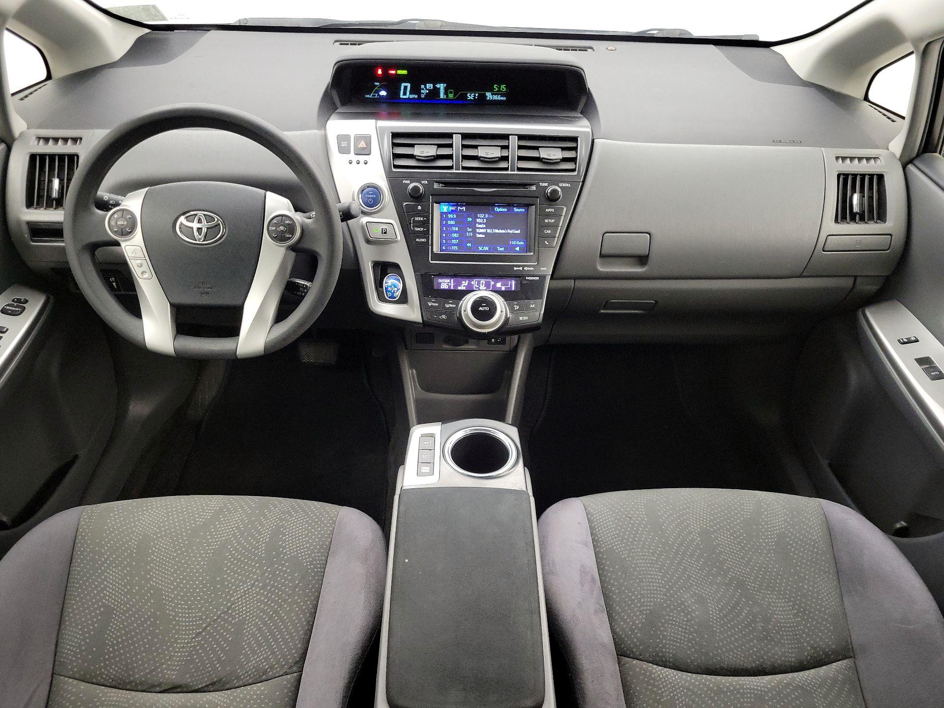 Thumbnail: 2013 Toyota Prius v - 9
