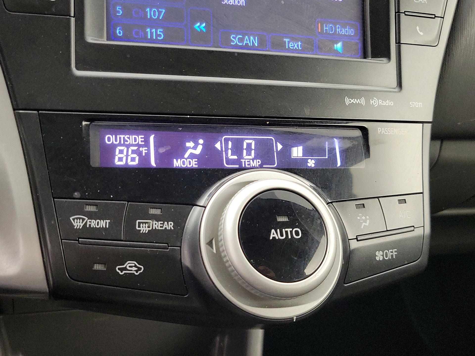 Thumbnail: 2013 Toyota Prius v - 17