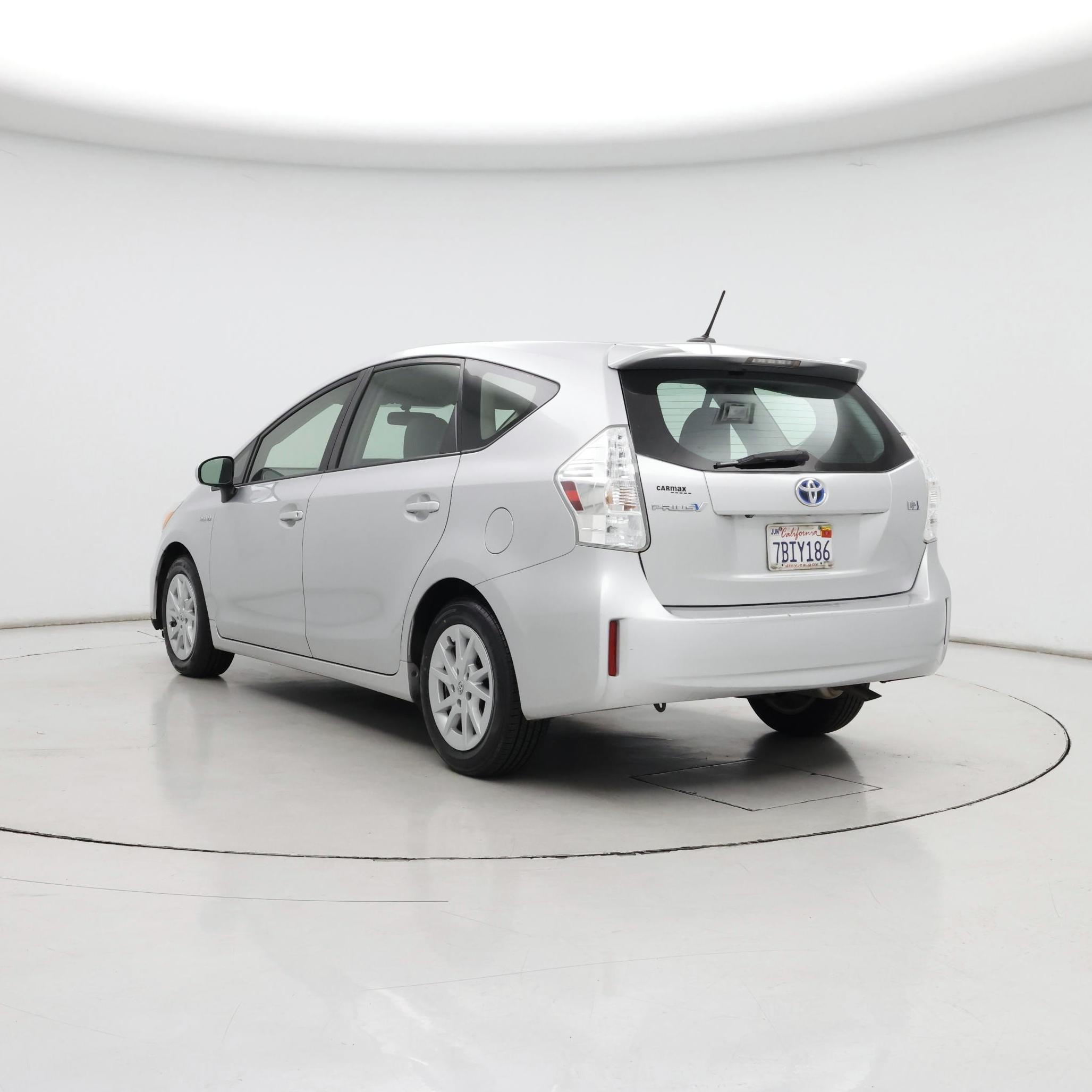 Thumbnail: 2013 Toyota Prius v - 2