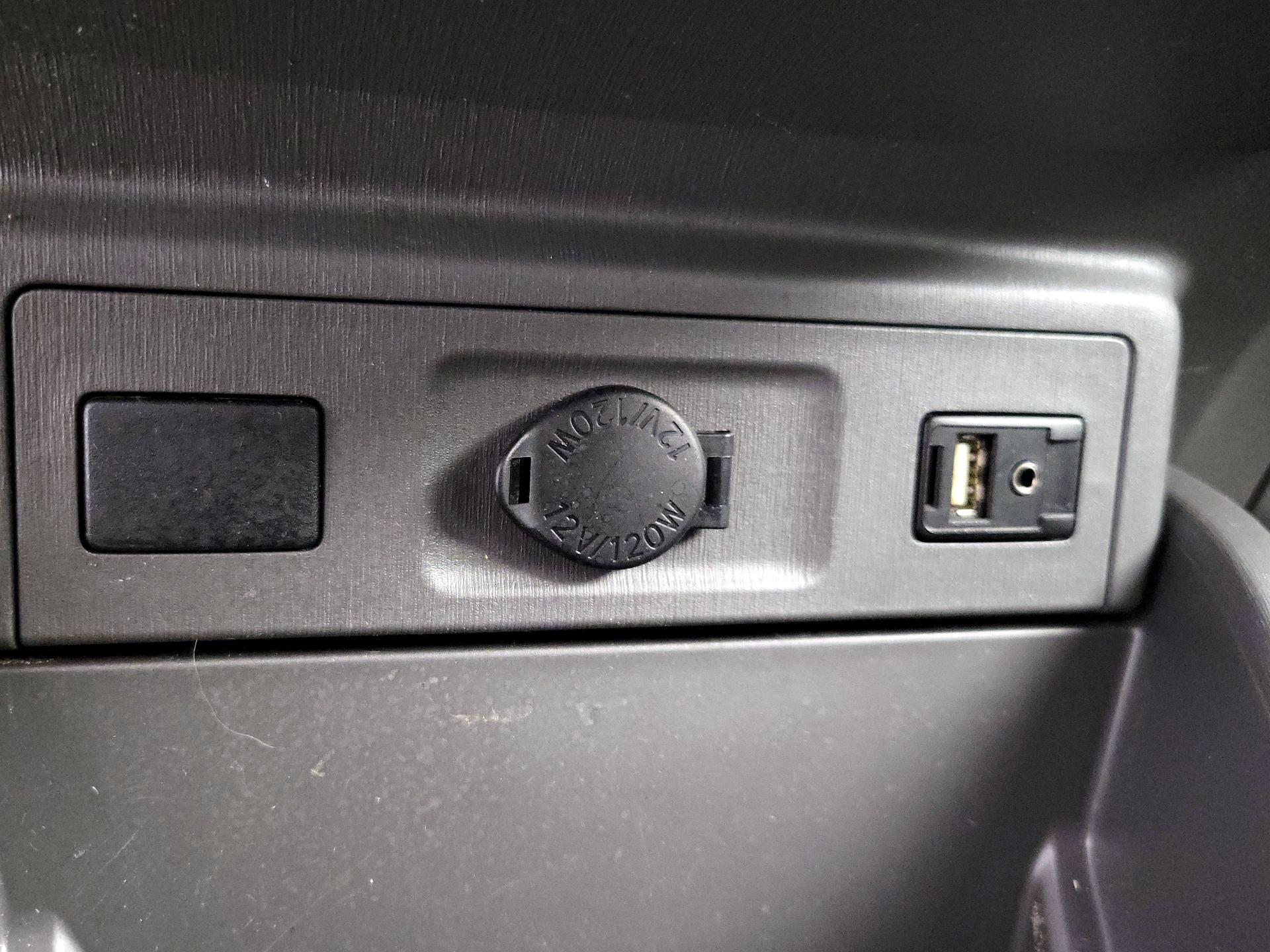 Thumbnail: 2013 Toyota Prius v - 19