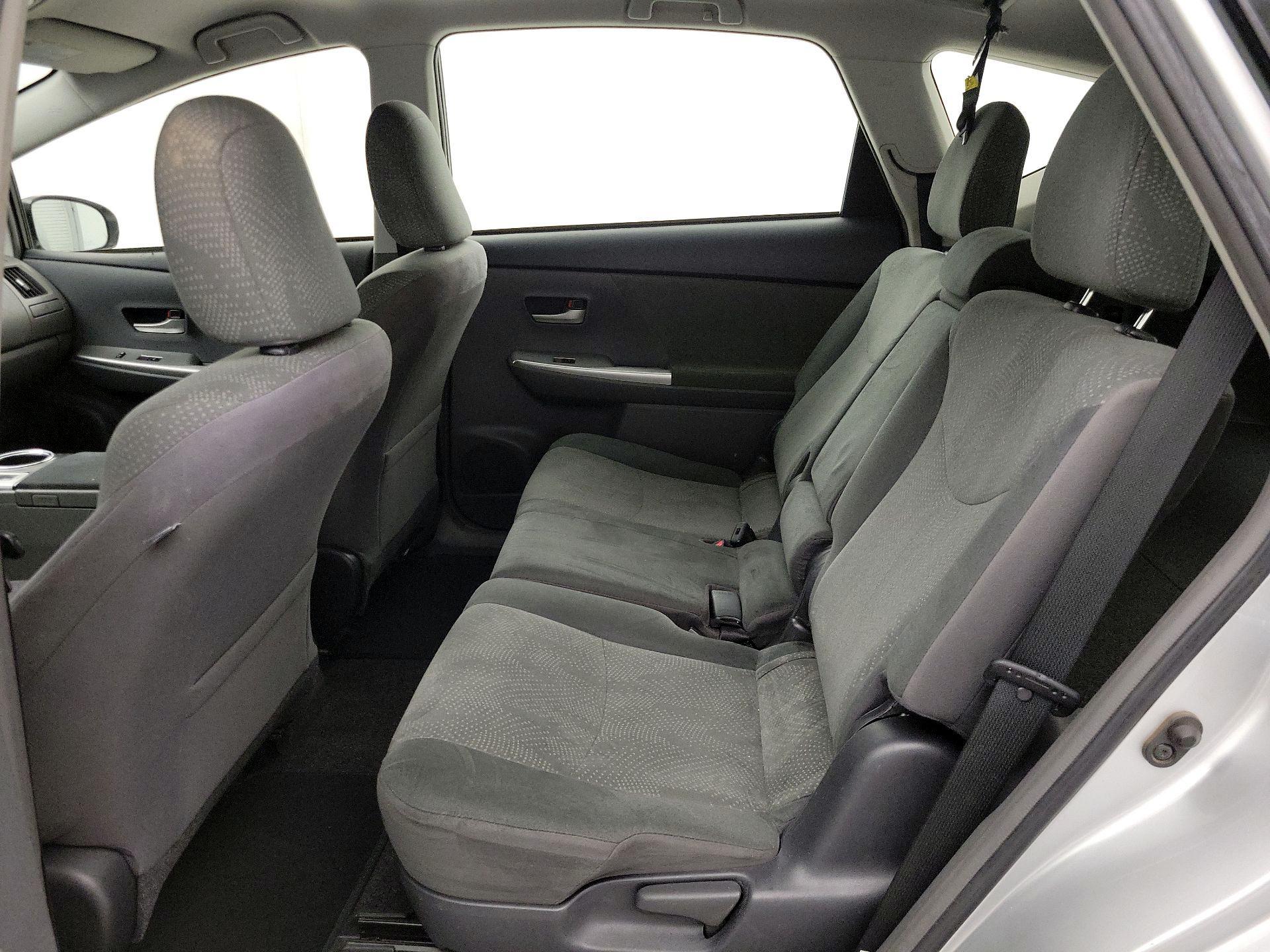 Thumbnail: 2013 Toyota Prius v - 20
