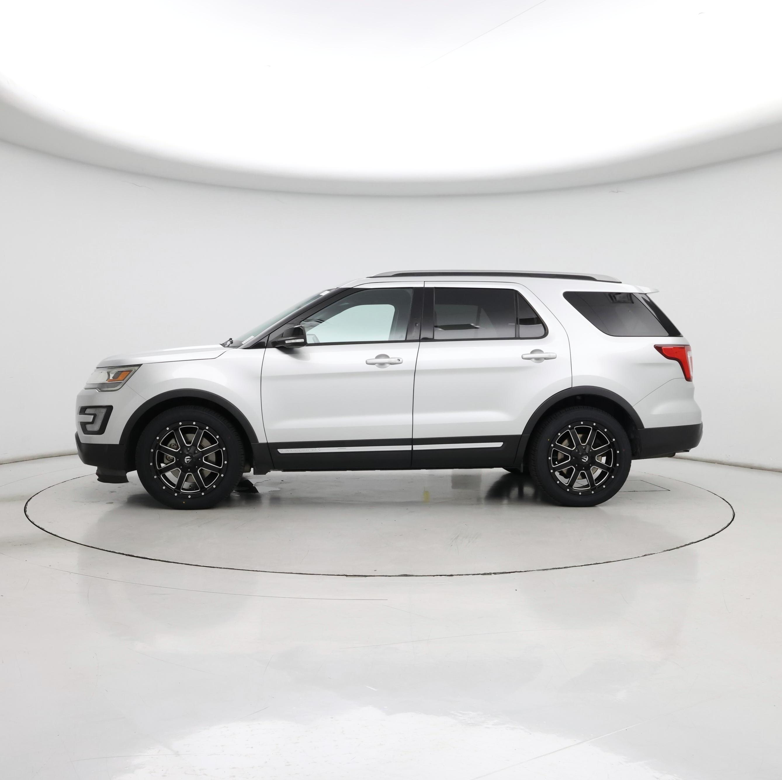 Thumbnail: 2017 Ford Explorer - 3