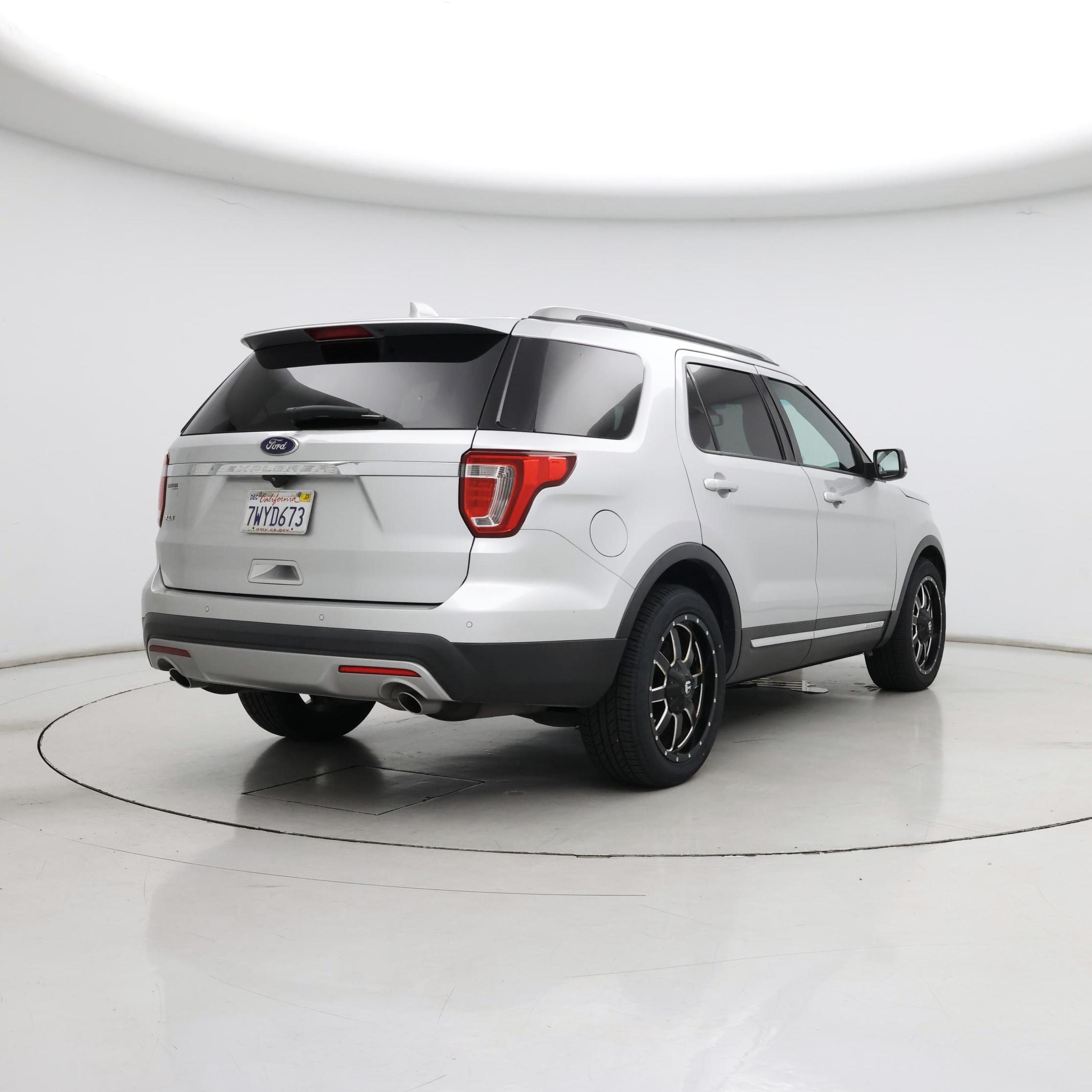 Thumbnail: 2017 Ford Explorer - 8