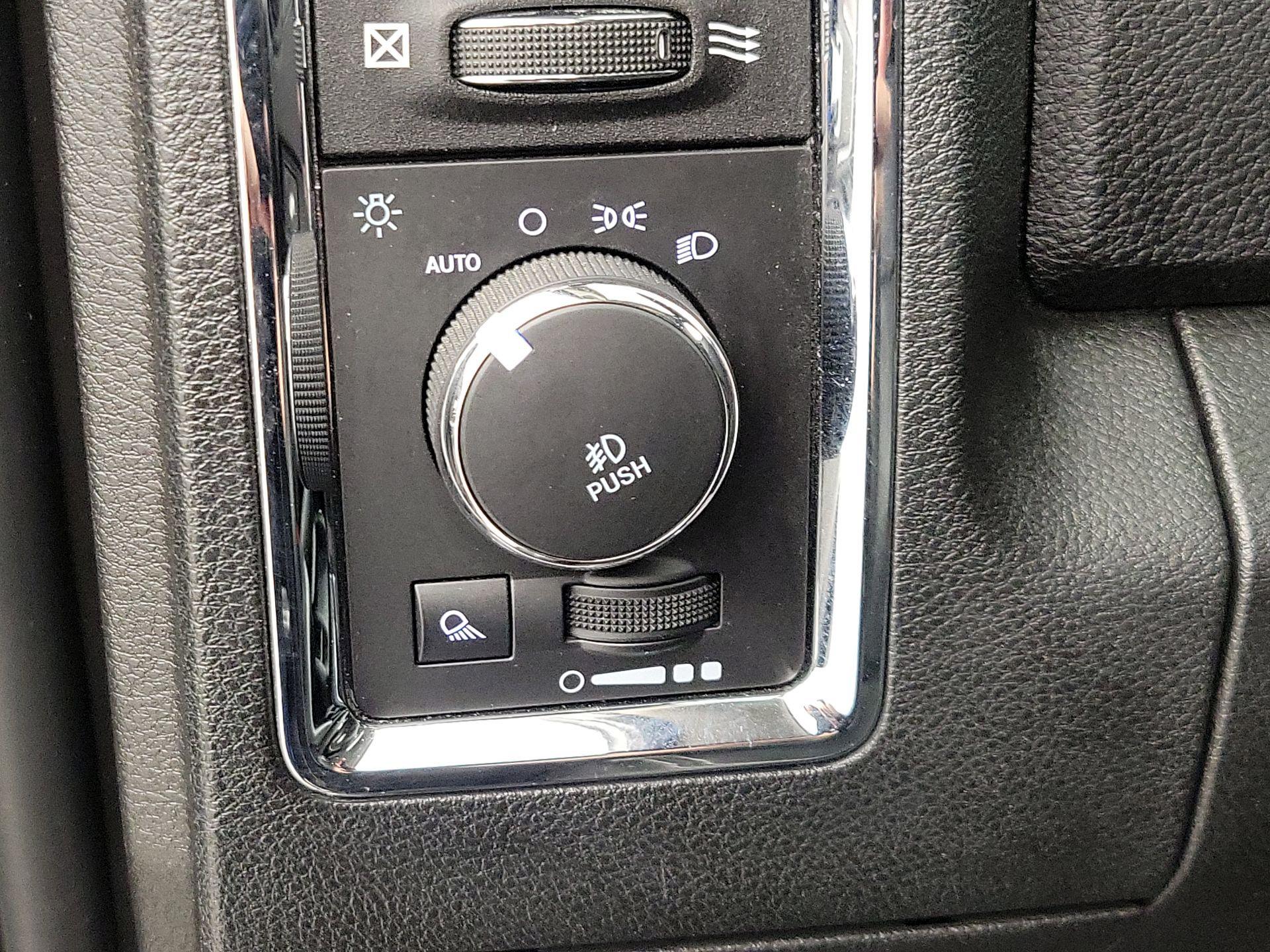 Thumbnail: 2019 RAM 1500 Classic - 13