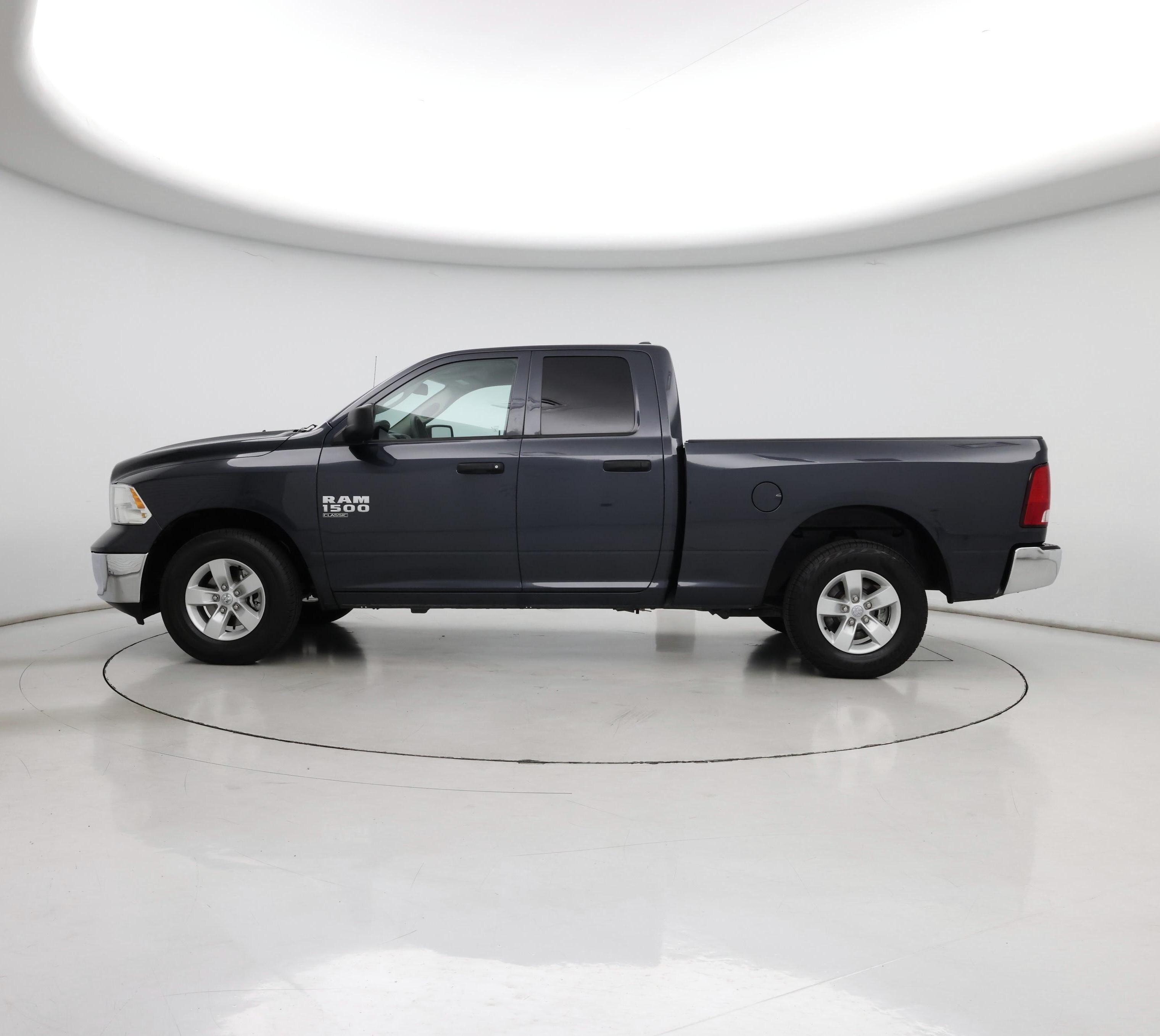 Thumbnail: 2019 RAM 1500 Classic - 3