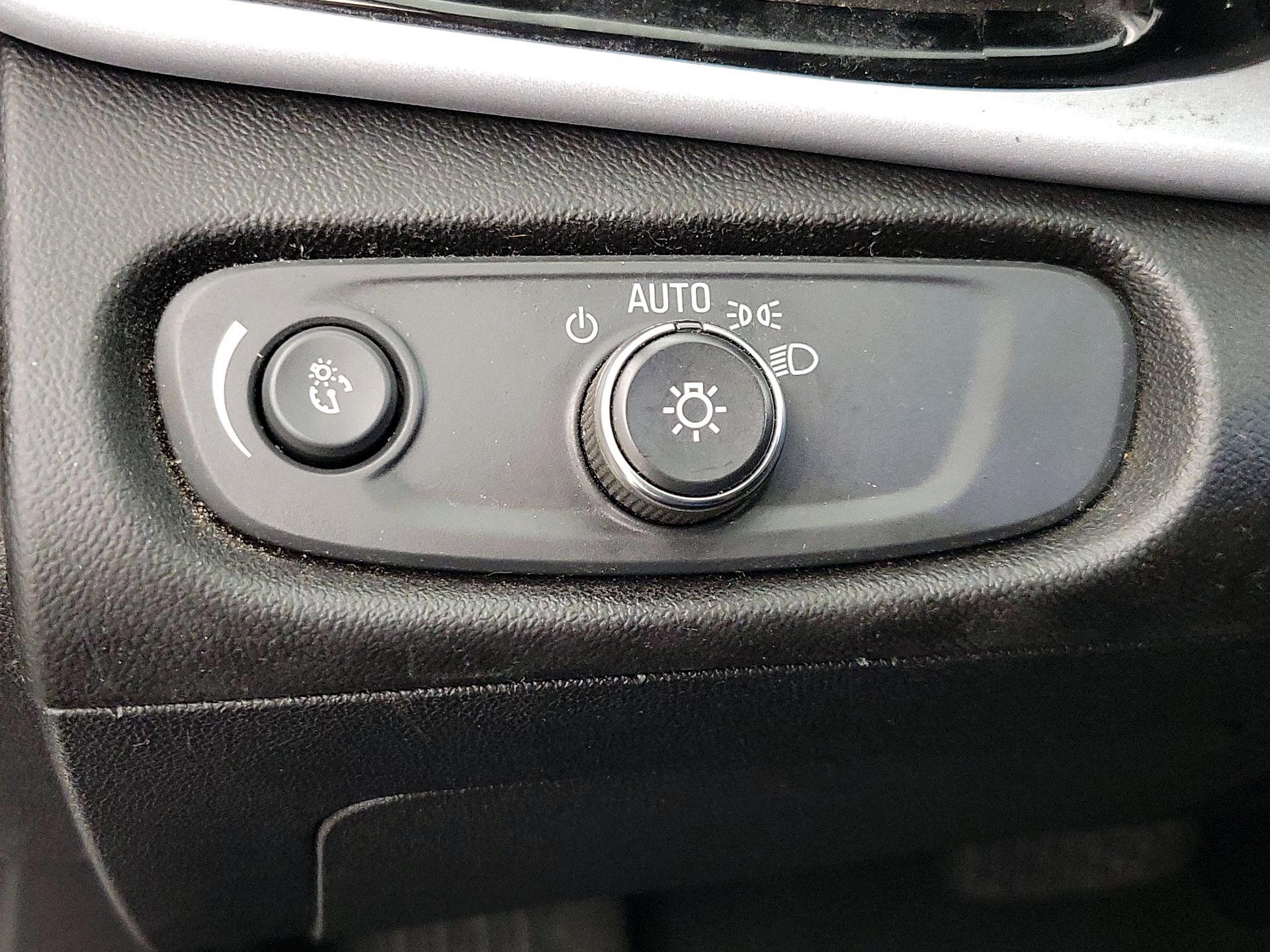 Thumbnail: 2018 Chevrolet Volt - 13