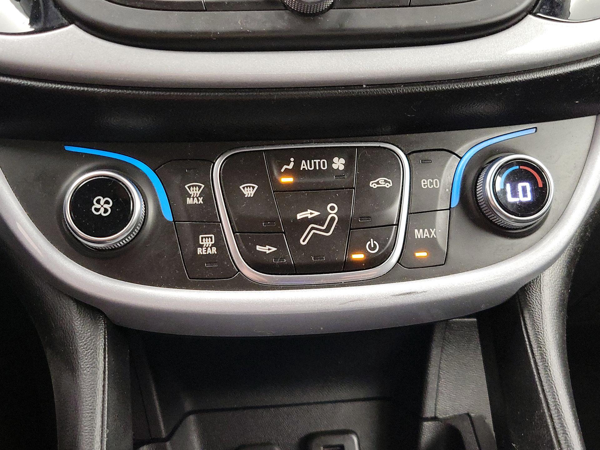 Thumbnail: 2018 Chevrolet Volt - 16