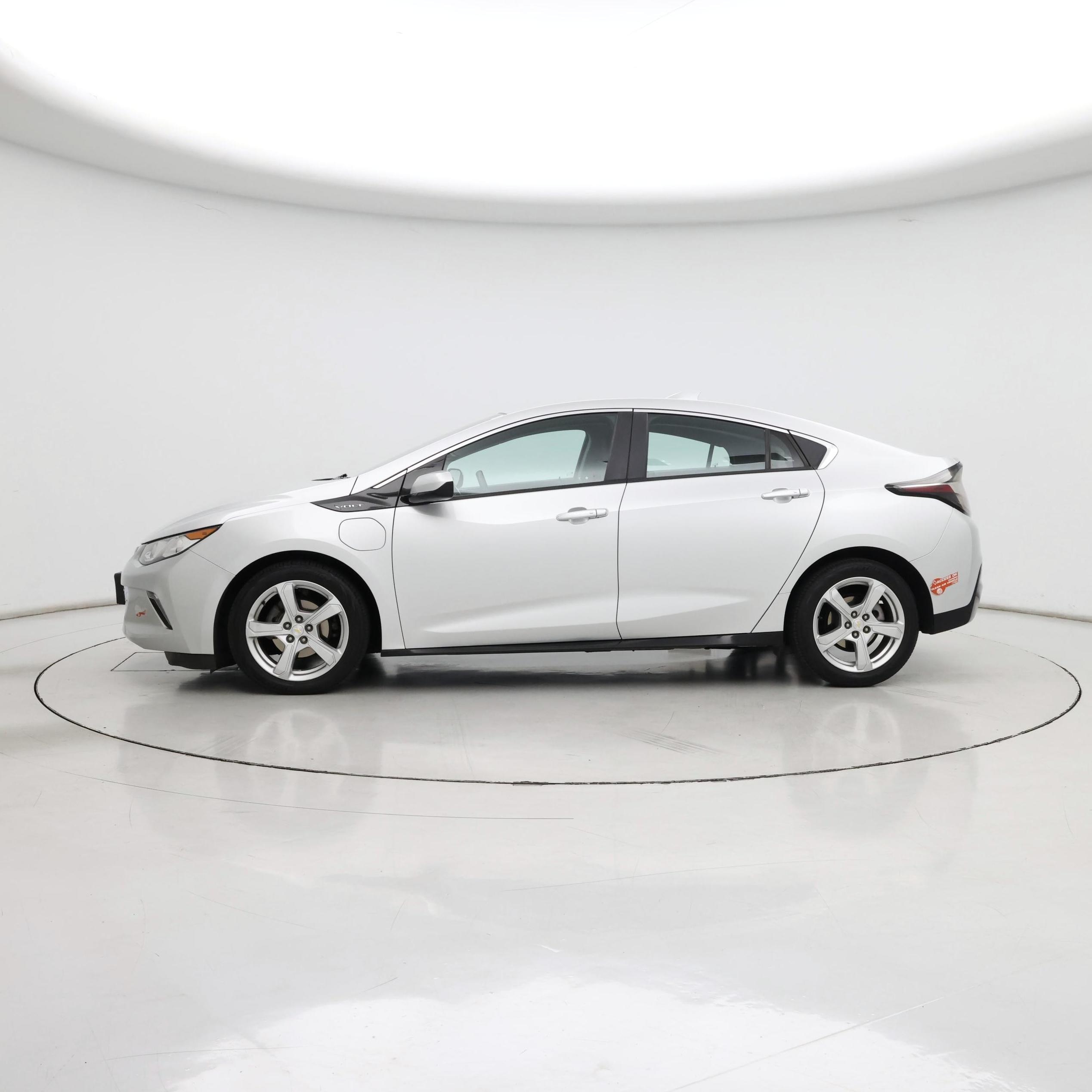 Thumbnail: 2018 Chevrolet Volt - 3