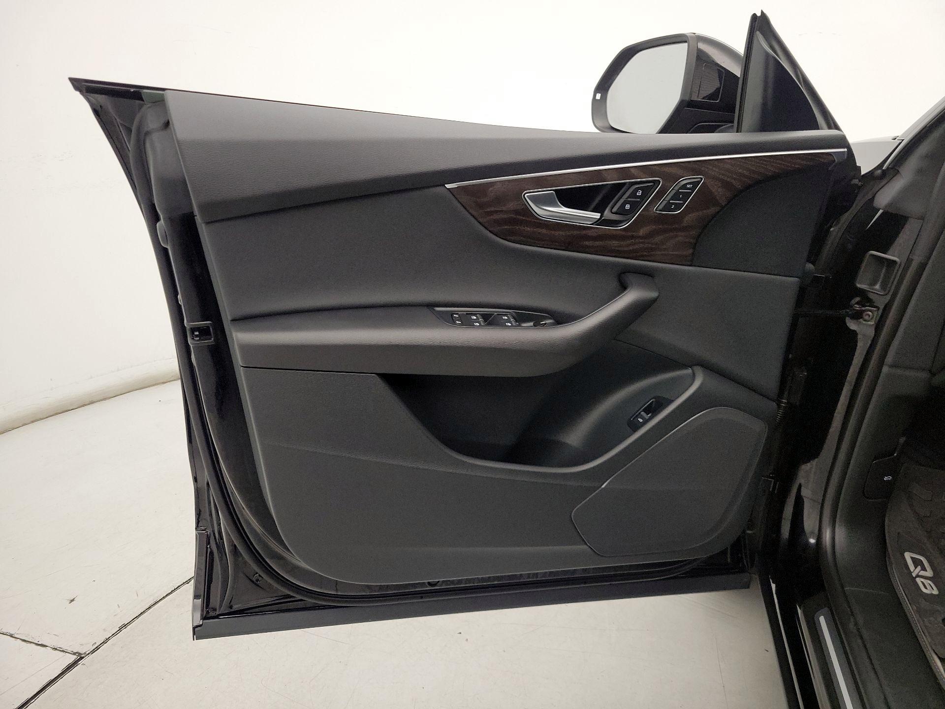 Thumbnail: 2021 Audi Q8 - 12