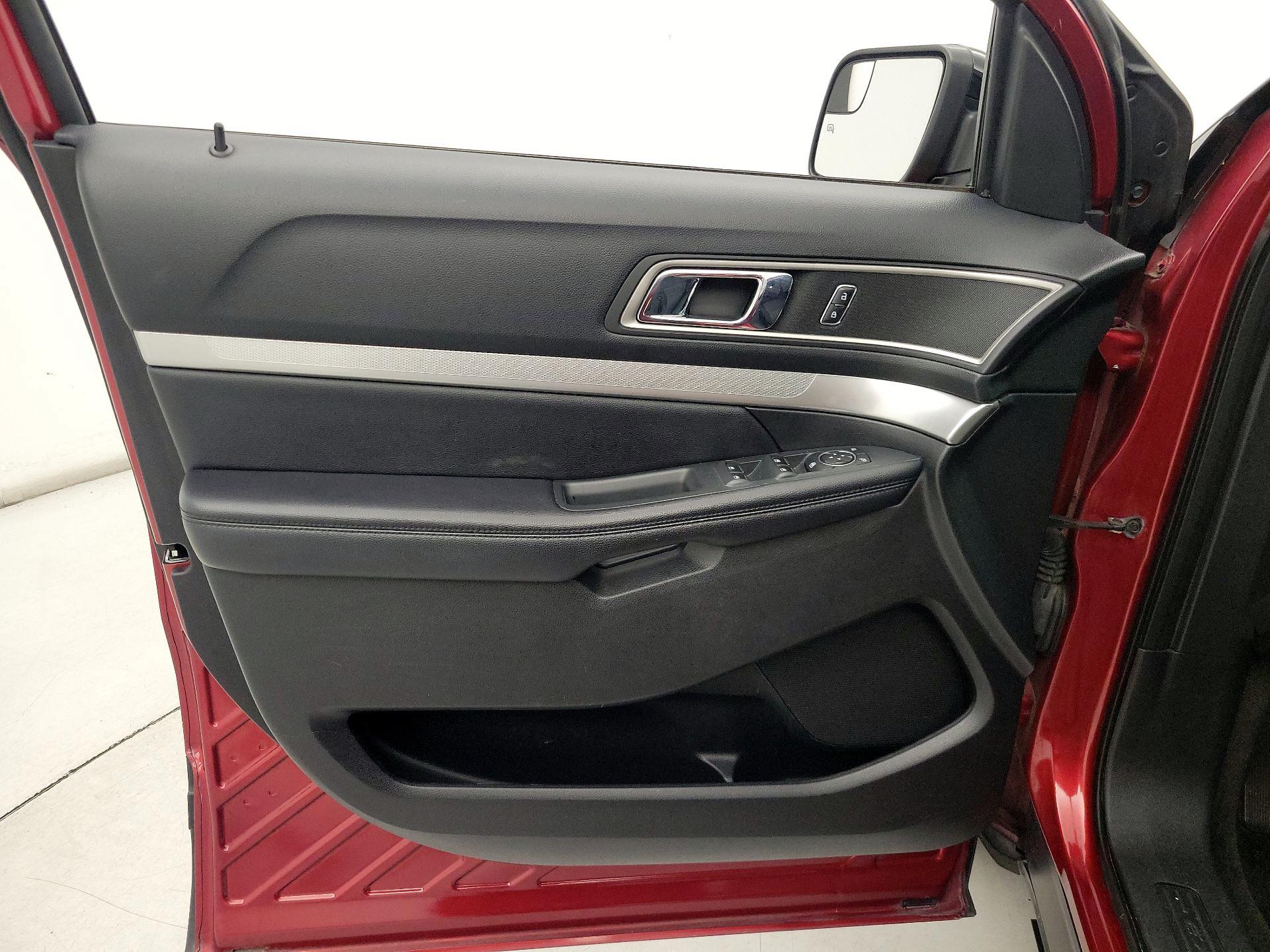 Thumbnail: 2017 Ford Explorer - 12