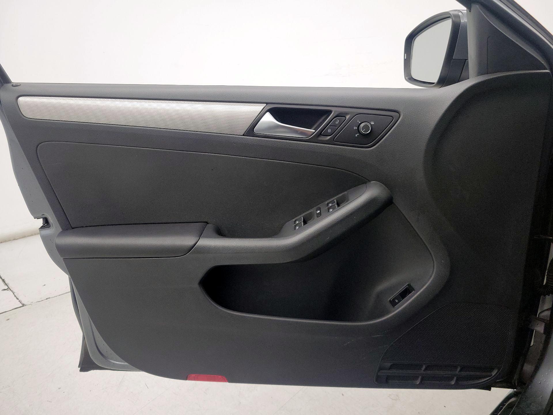Thumbnail: 2016 Volkswagen Jetta - 12