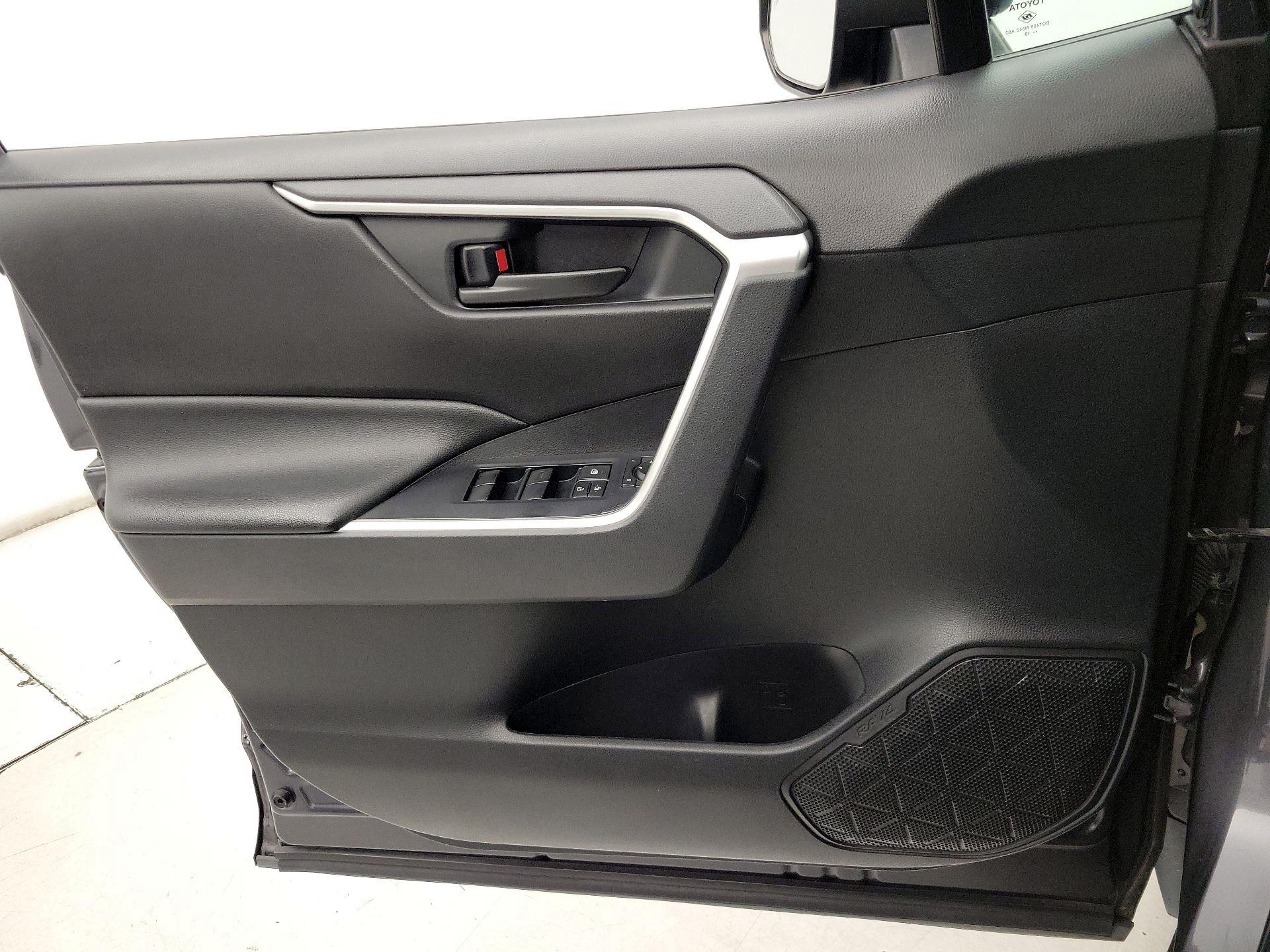 Thumbnail: 2020 Toyota RAV4 - 12